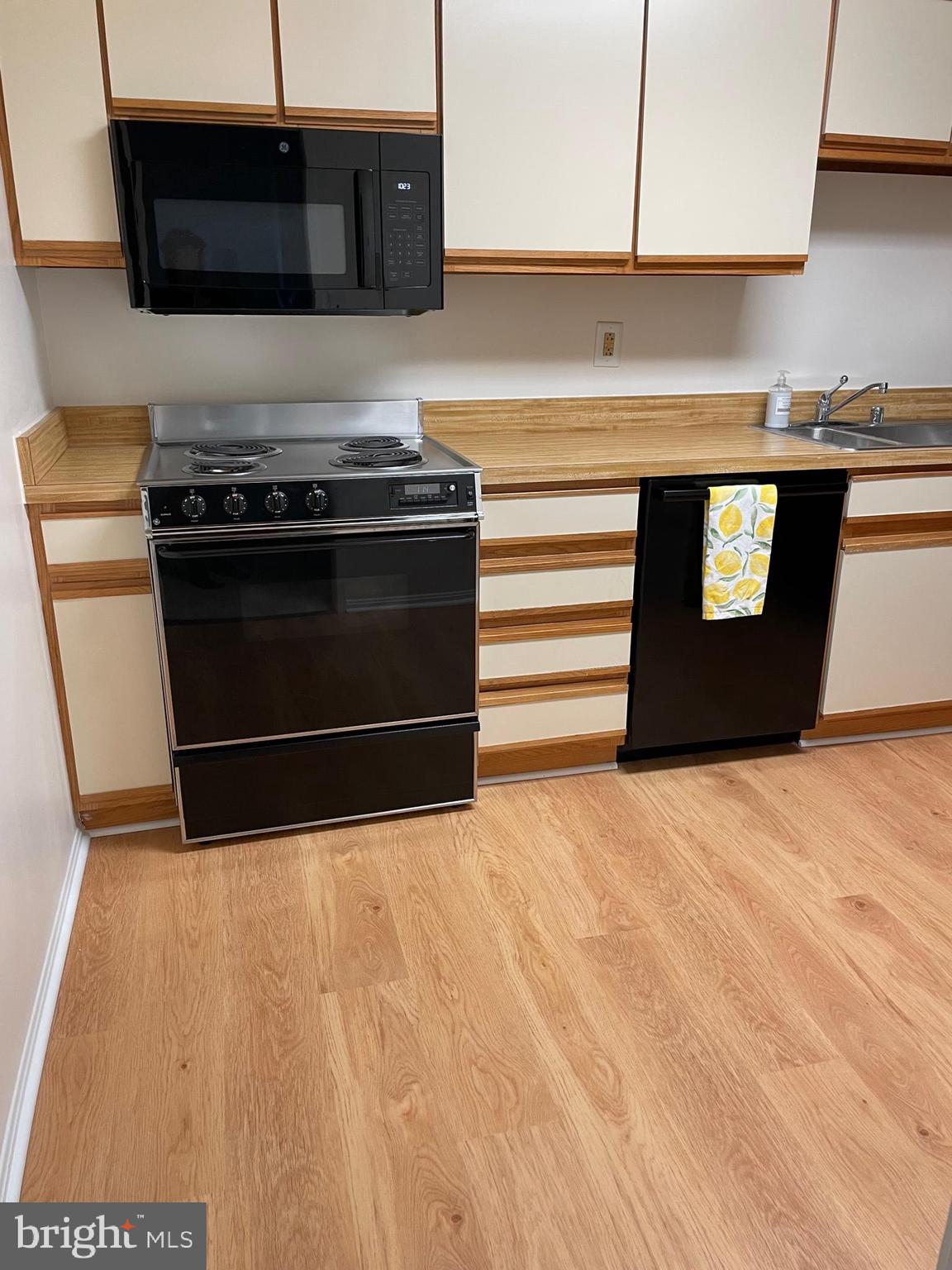 LEISURE WORLD - Residential