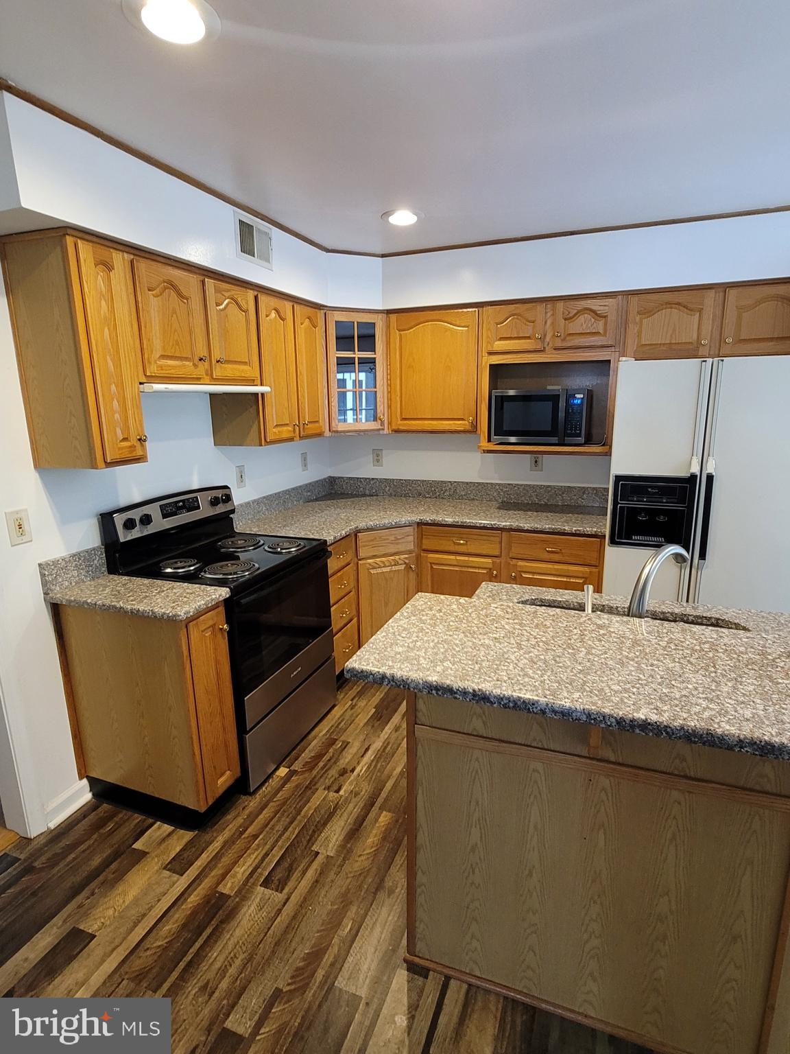 BERRY HILL MANOR - Residential Lease