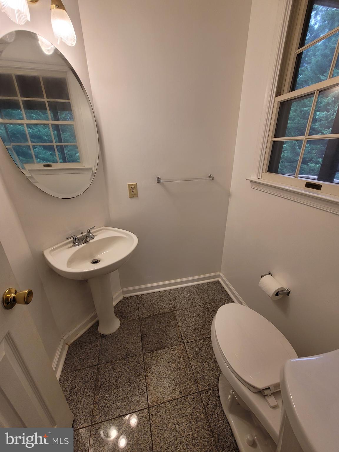 BERRY HILL MANOR - Residential Lease