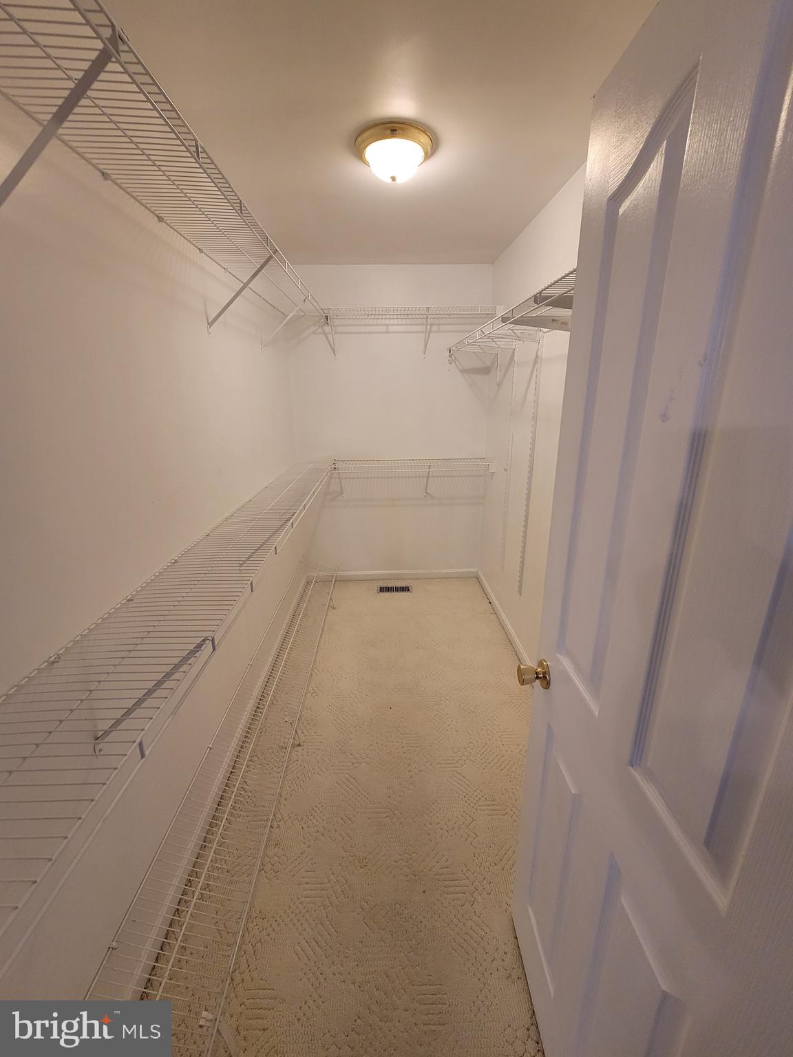 BERRY HILL MANOR - Residential Lease