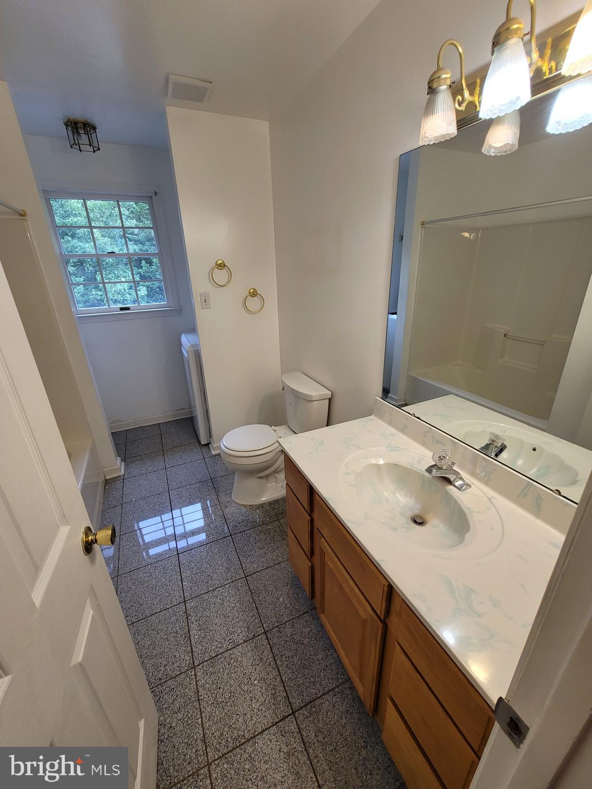 BERRY HILL MANOR - Residential Lease