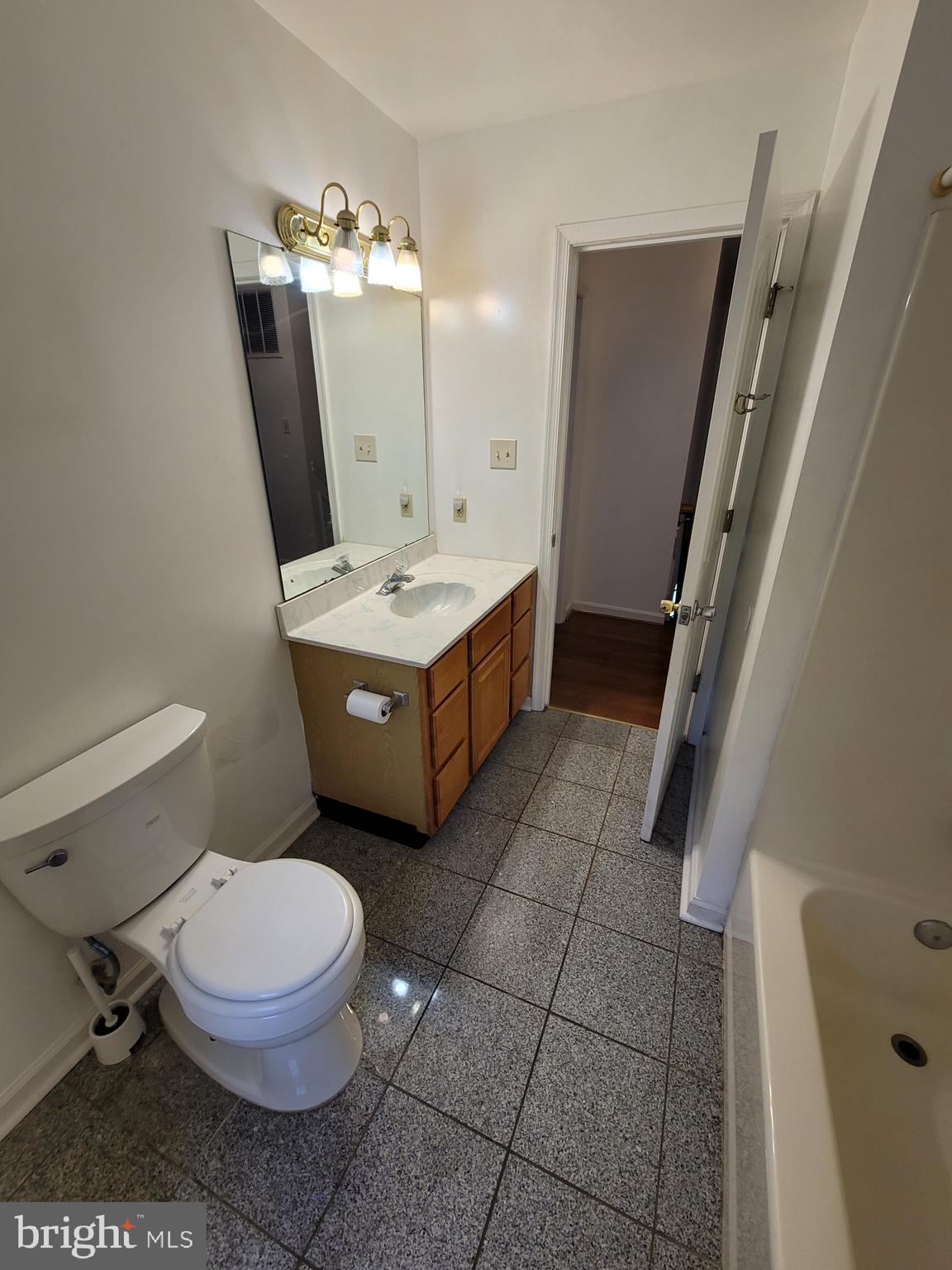 BERRY HILL MANOR - Residential Lease