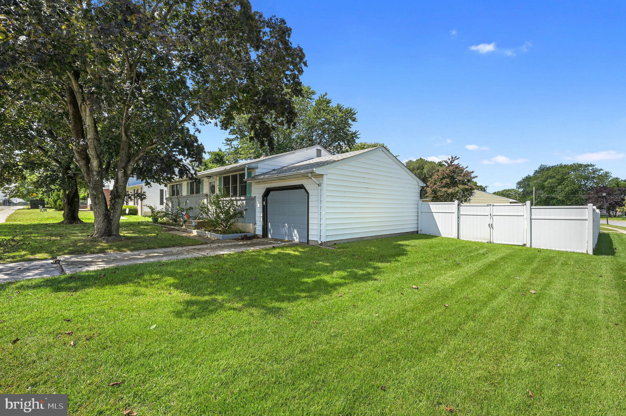 1105 WHITE OAK ROAD