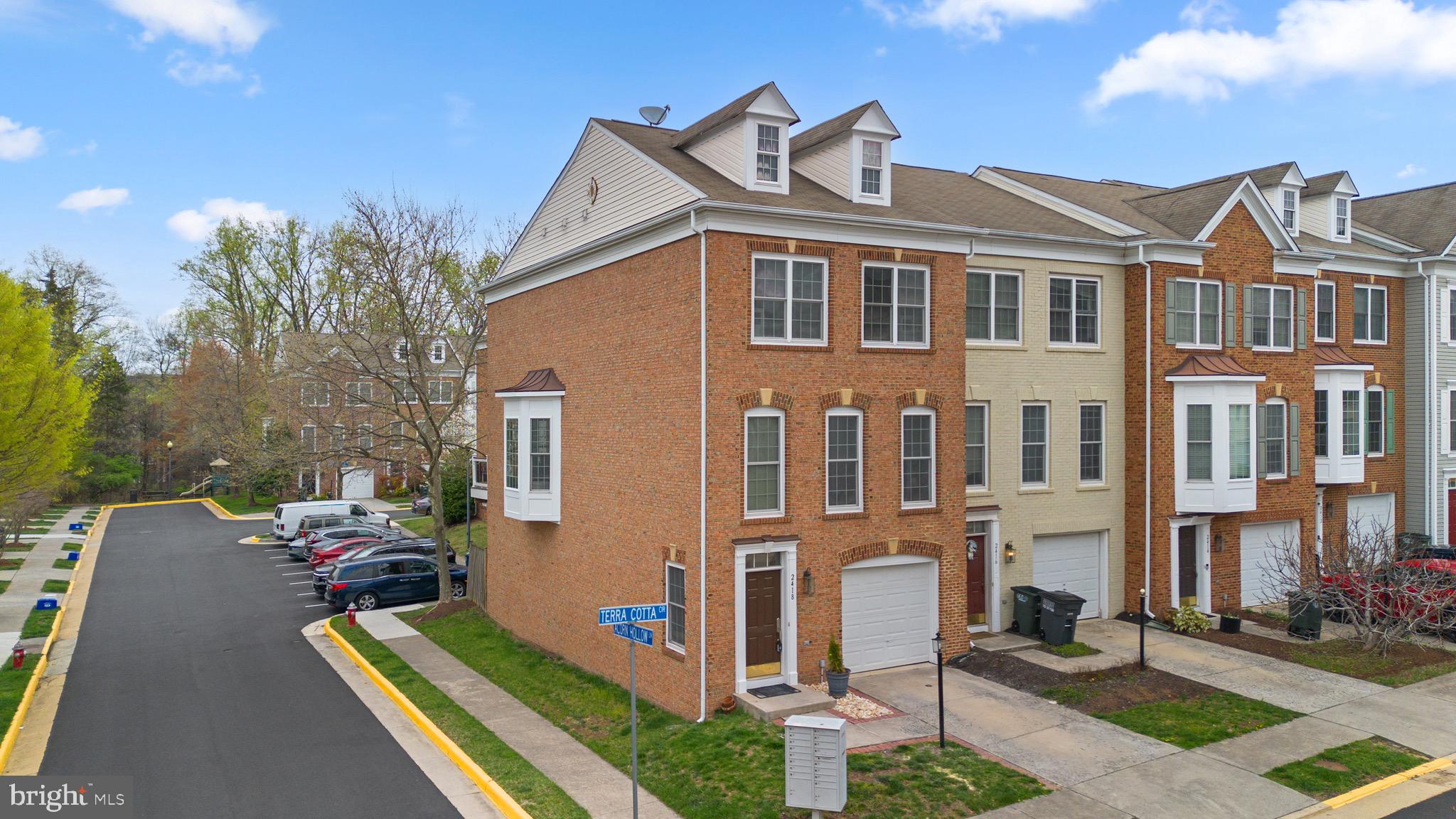 2418 TERRA COTTA CIRCLE