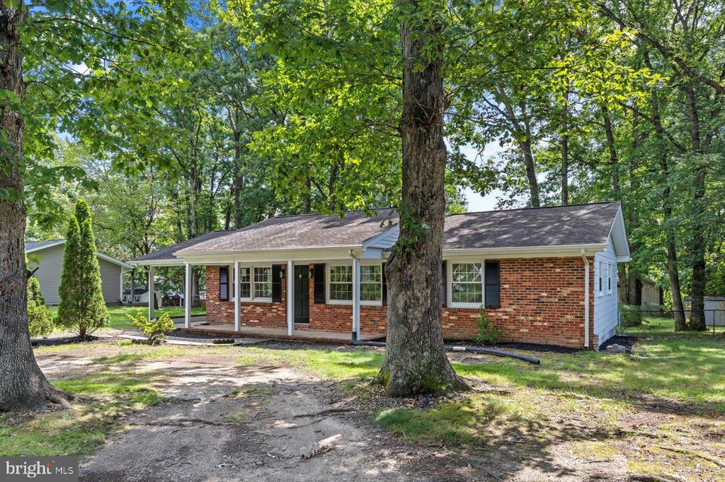 Photo of 809 Sherwood Lane, FREDERICKSBURG, VA 22407 (MLS # VASP2037476)