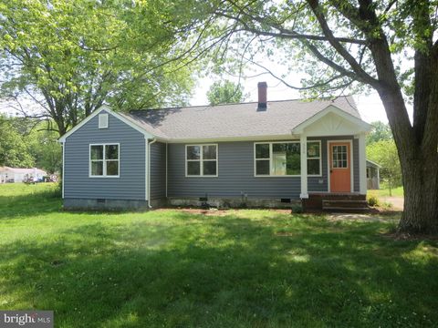 Homes For Rent - 324 2nd Street<br/> COLONIAL BEACH, VA 22443
