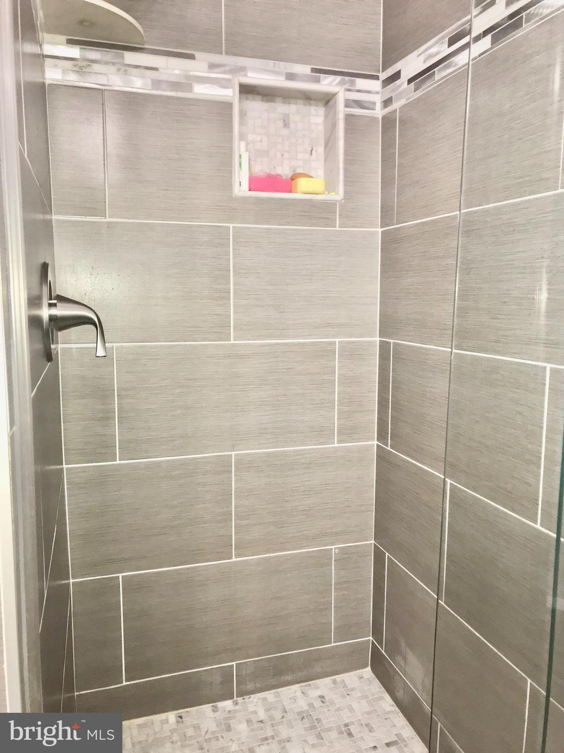 VILLAGE TOWNS - Residential Lease