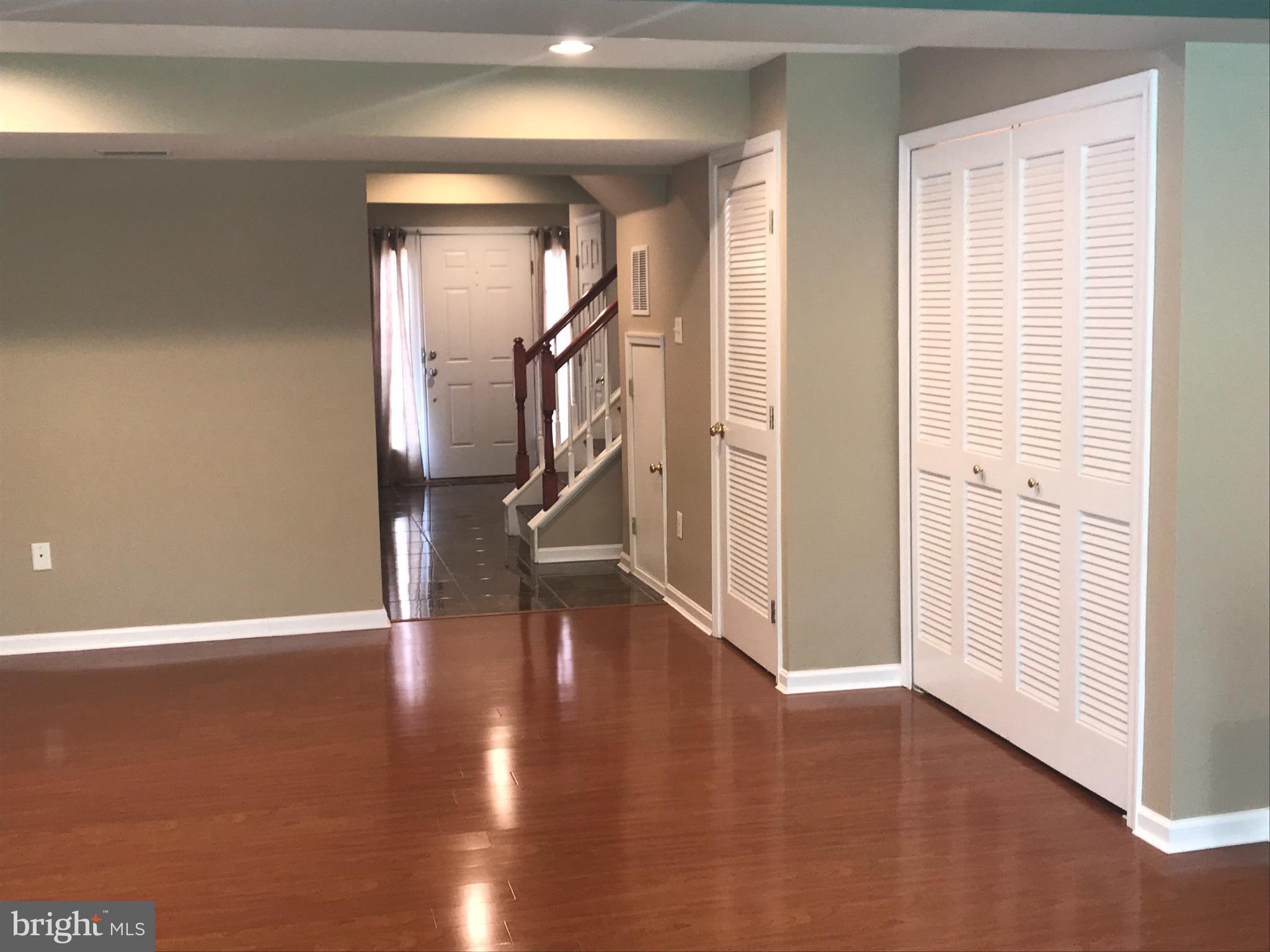 VILLAGE TOWNS - Residential Lease