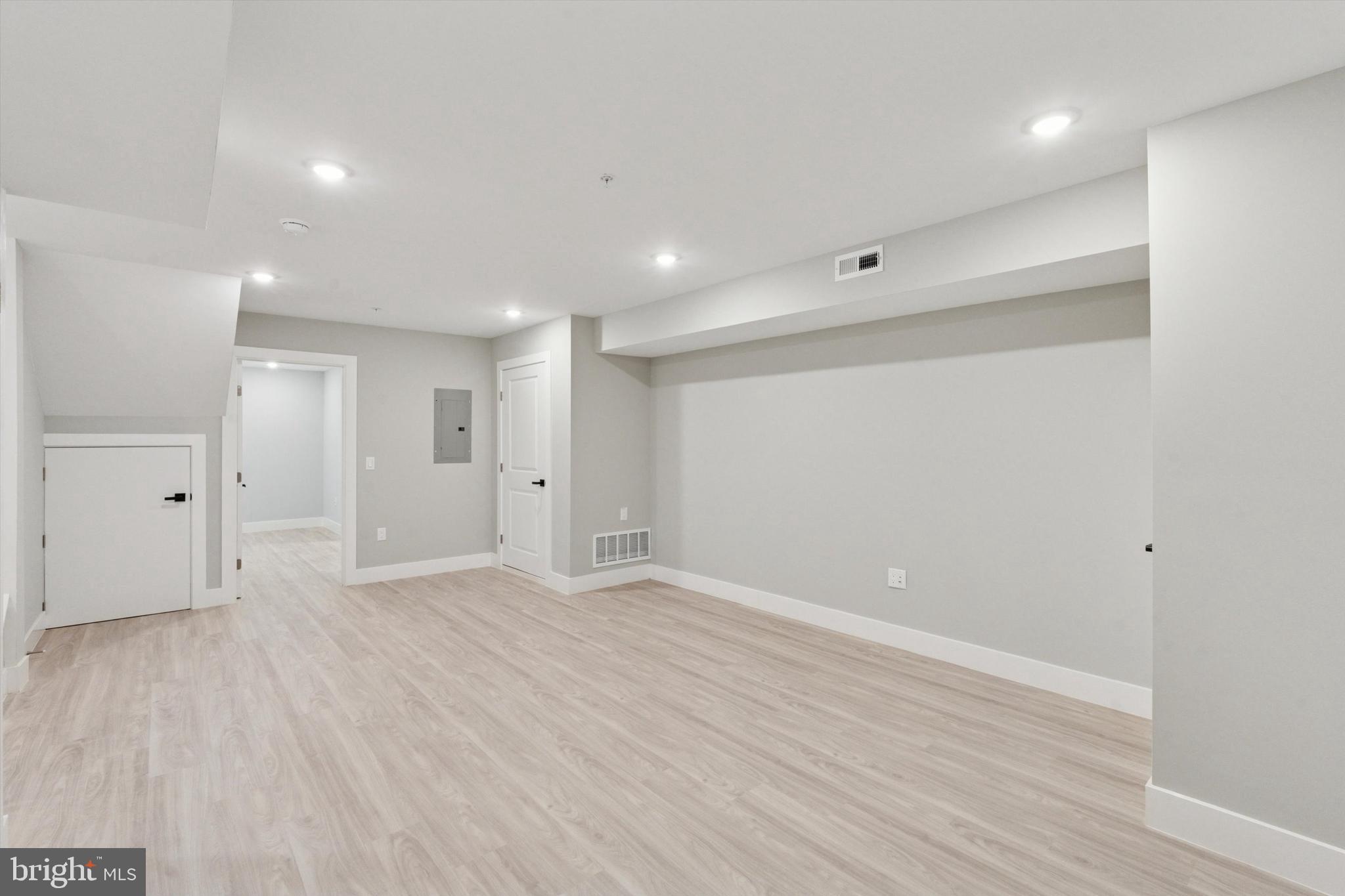 OLDE KENSINGTON - Residential Lease