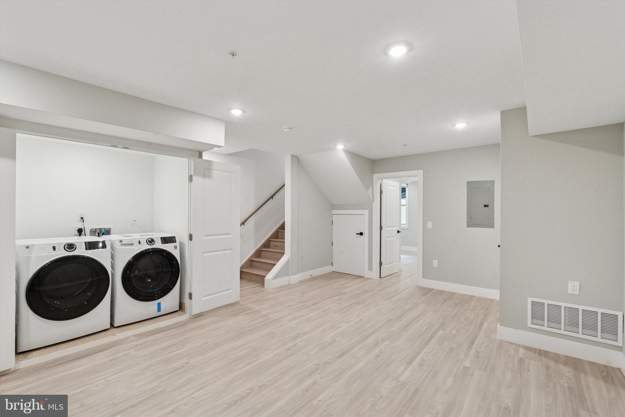 OLDE KENSINGTON - Residential Lease