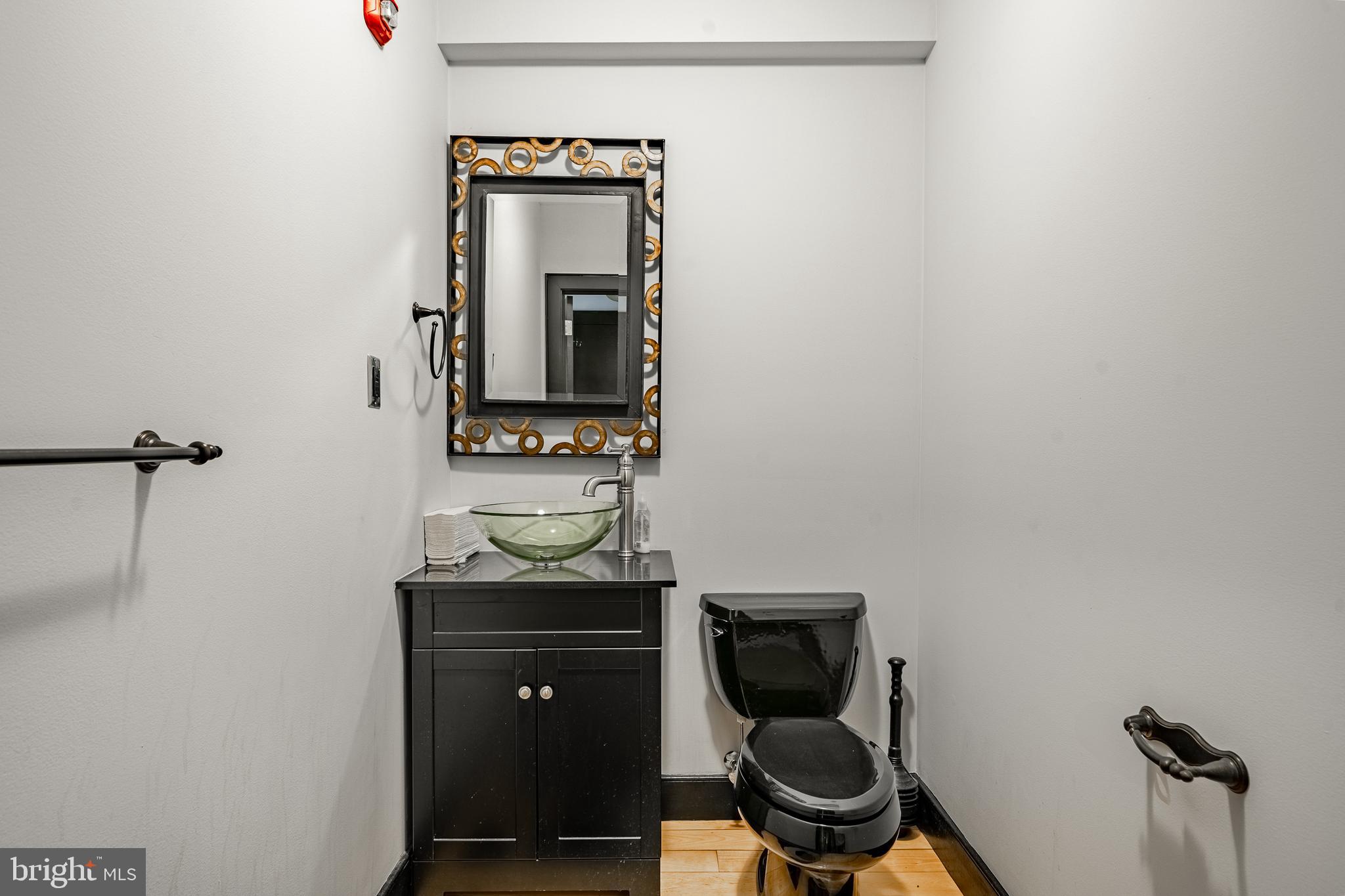 VALLEY FORGE COMMONS - Commercial Sale