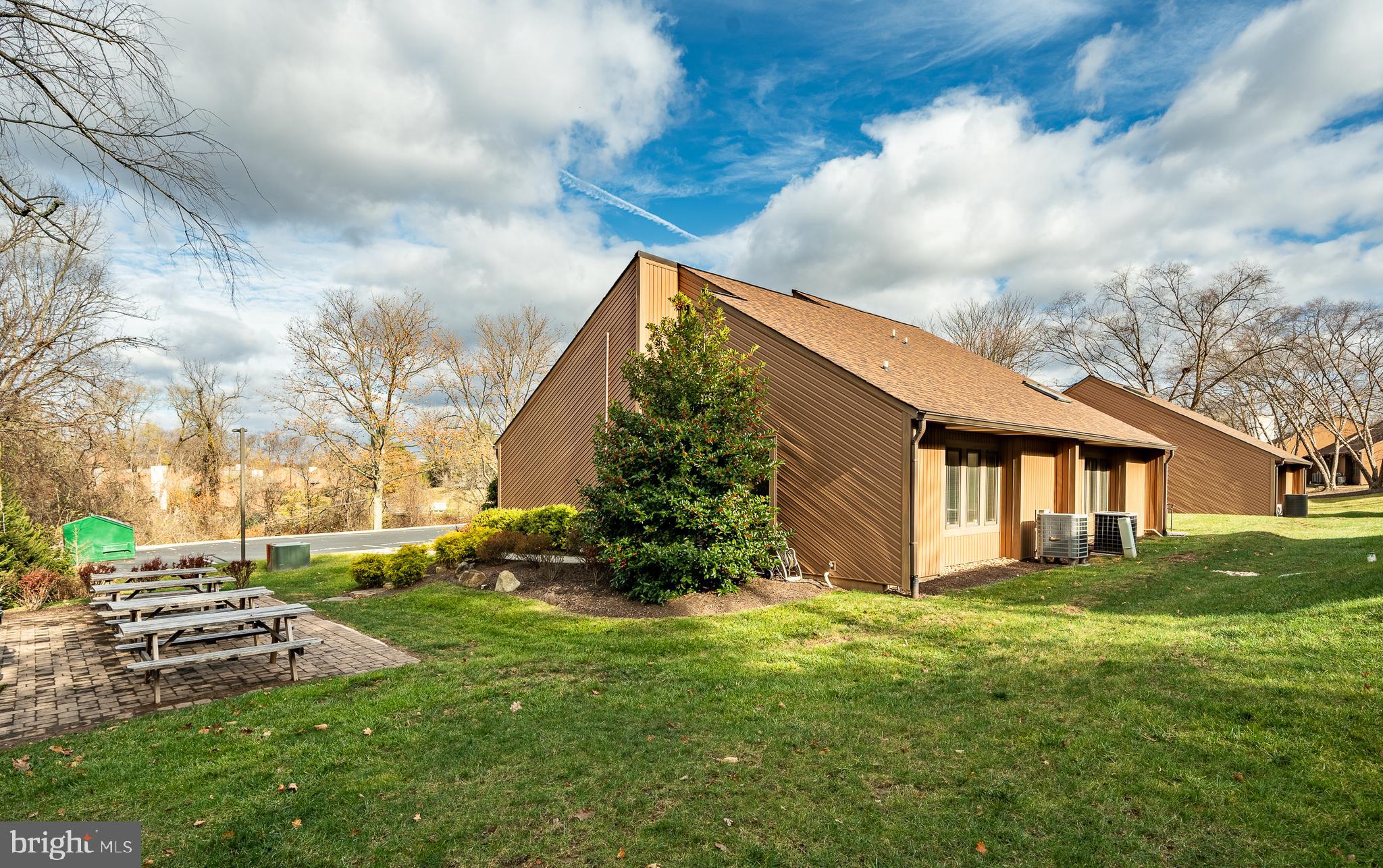 VALLEY FORGE COMMONS - Commercial Sale