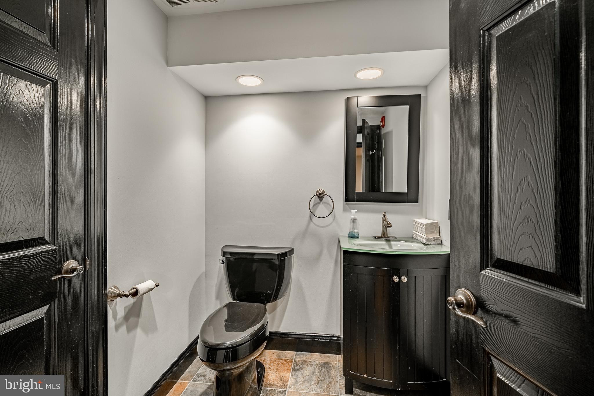 VALLEY FORGE COMMONS - Commercial Sale