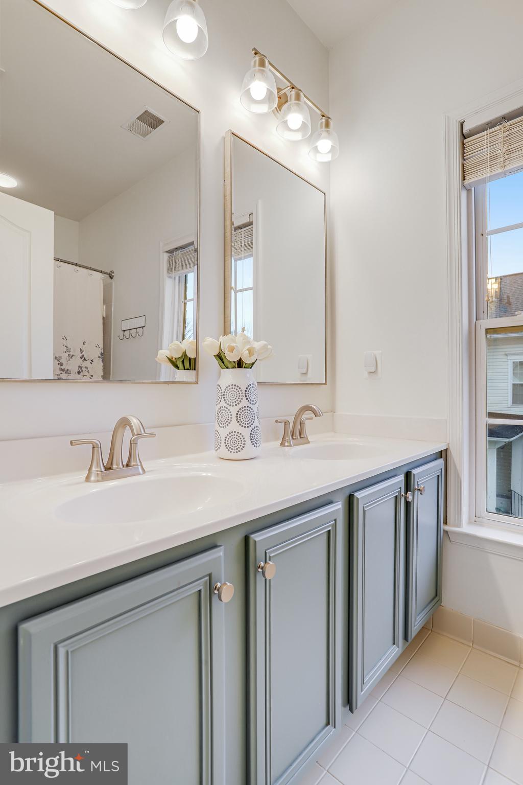 BROADLANDS - Residential