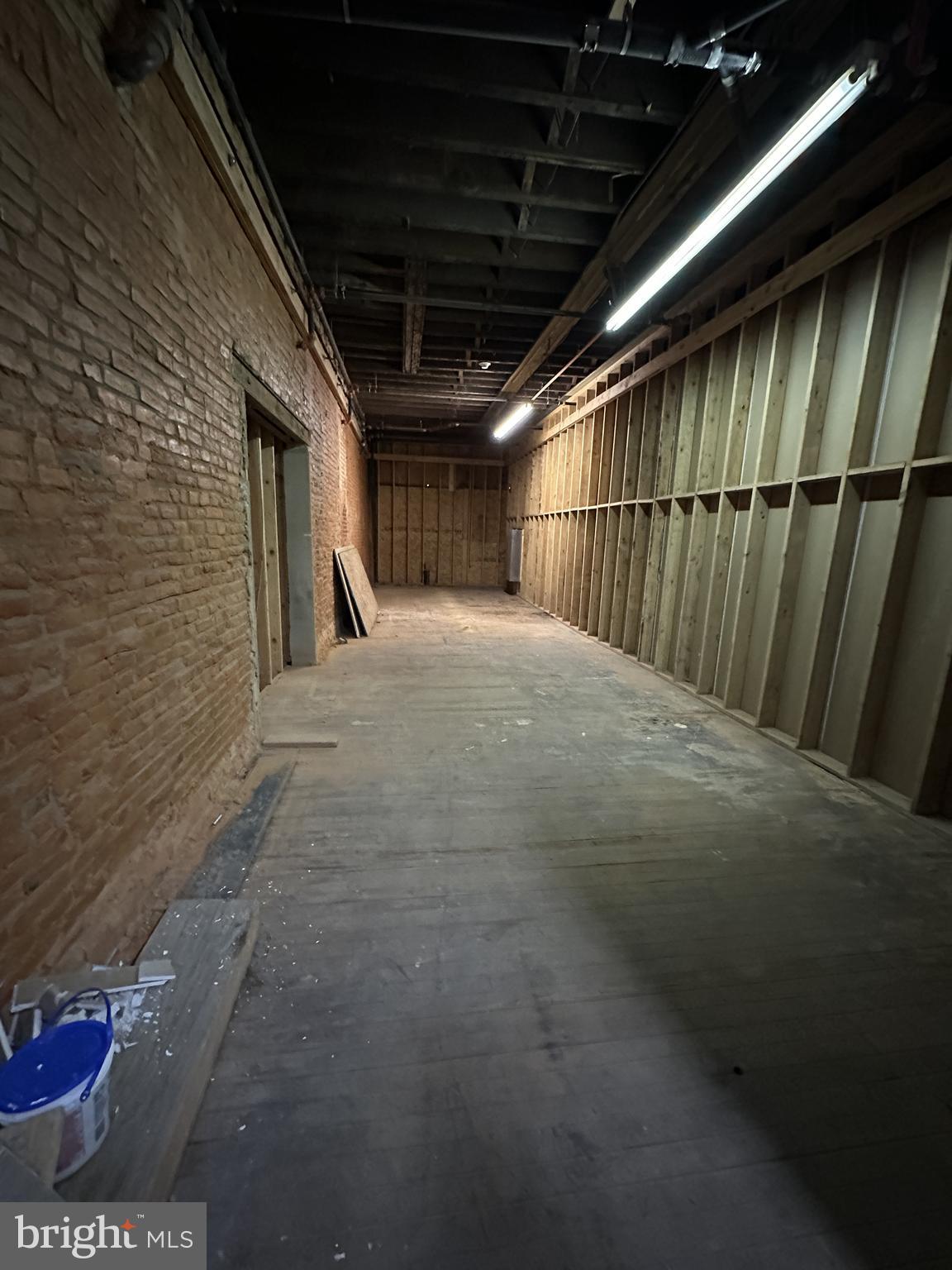 KENSINGTON - Commercial Lease