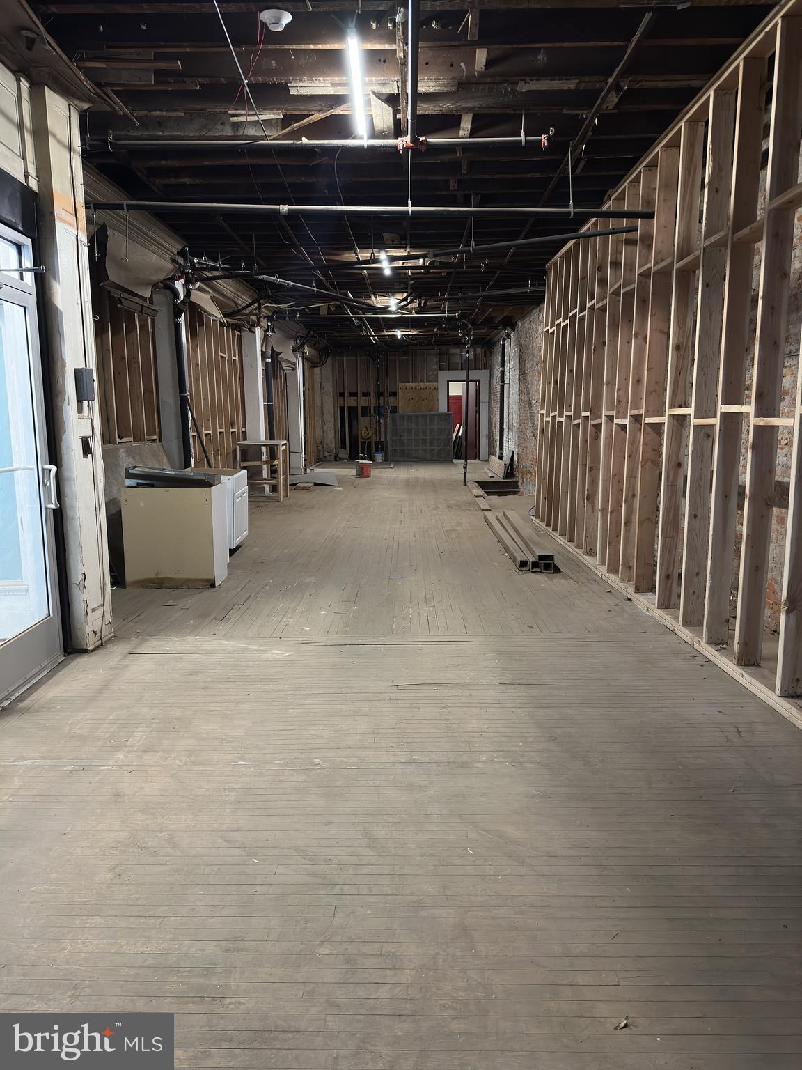 KENSINGTON - Commercial Lease
