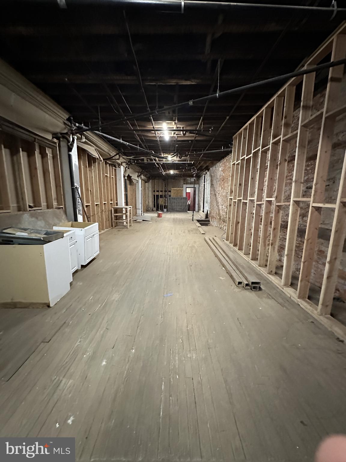 KENSINGTON - Commercial Lease