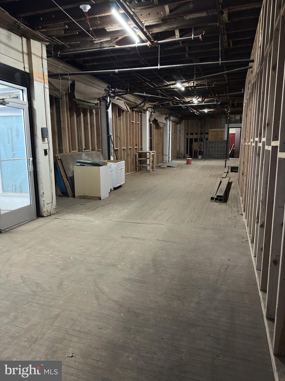 KENSINGTON - Commercial Lease