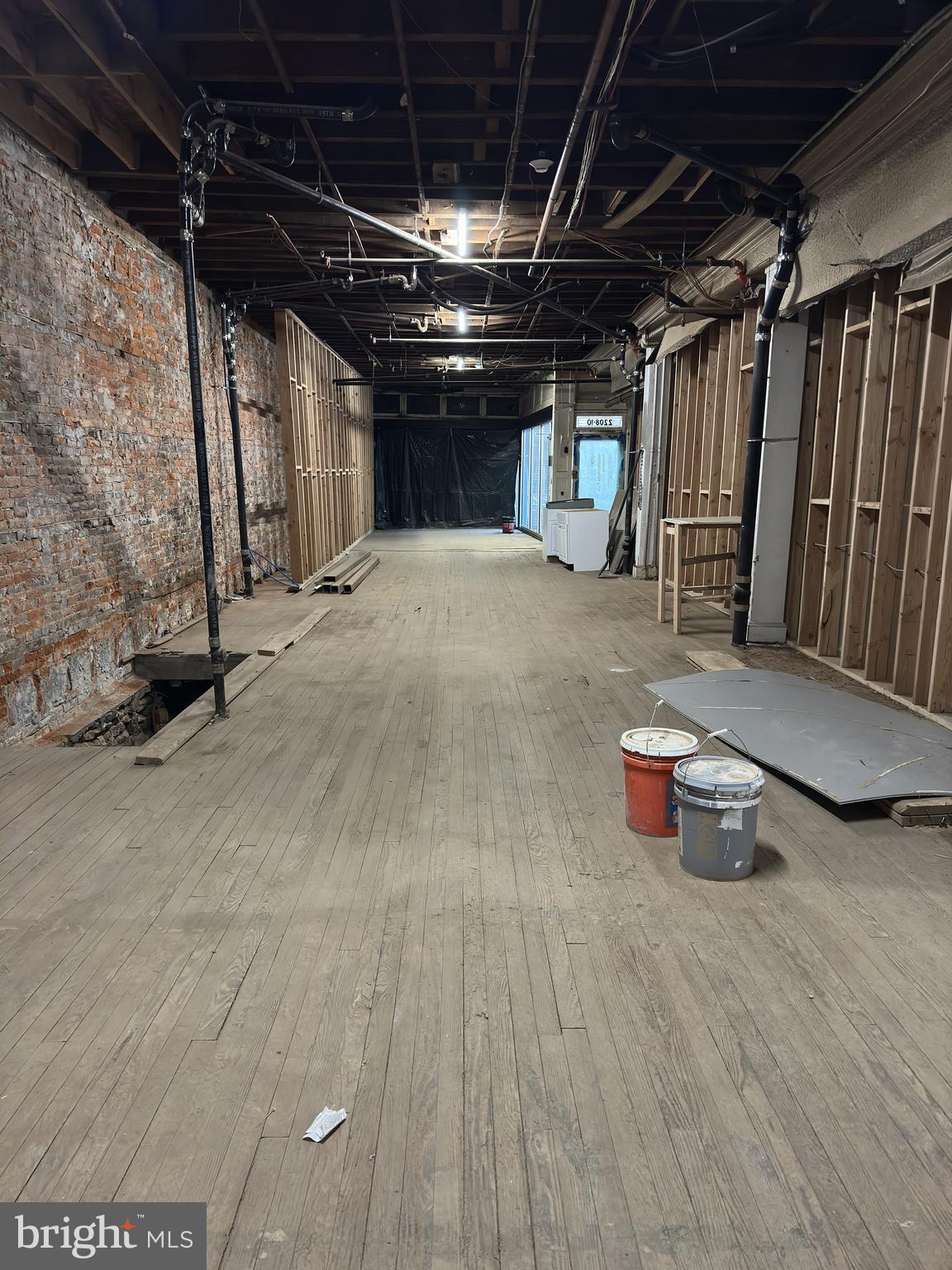KENSINGTON - Commercial Lease