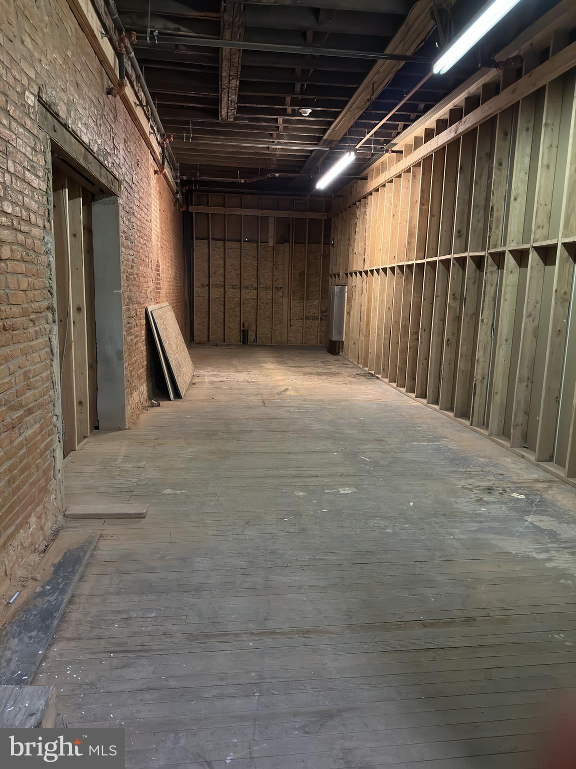 KENSINGTON - Commercial Lease