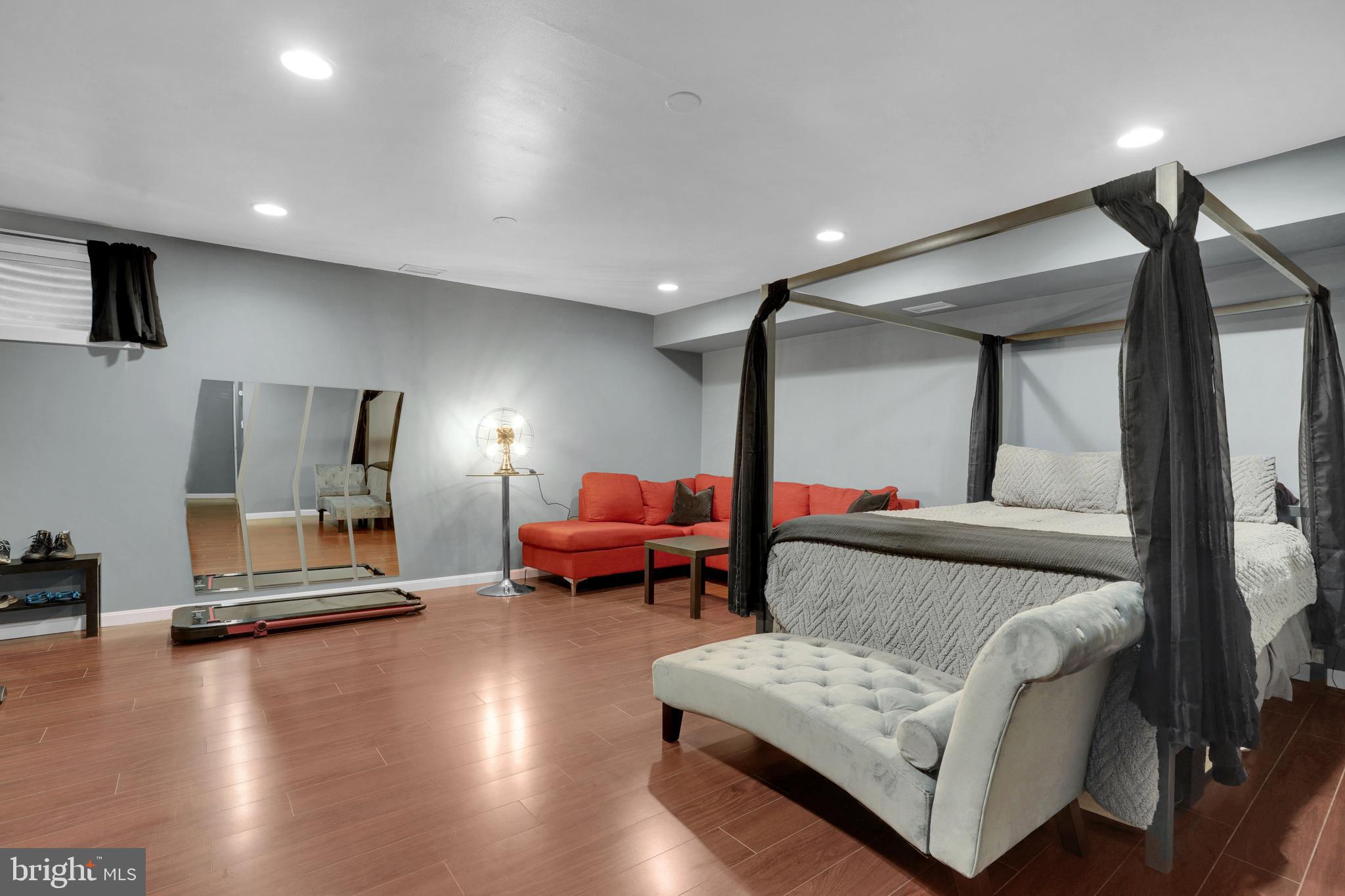 PLYMOUTH GARDENS - Residential