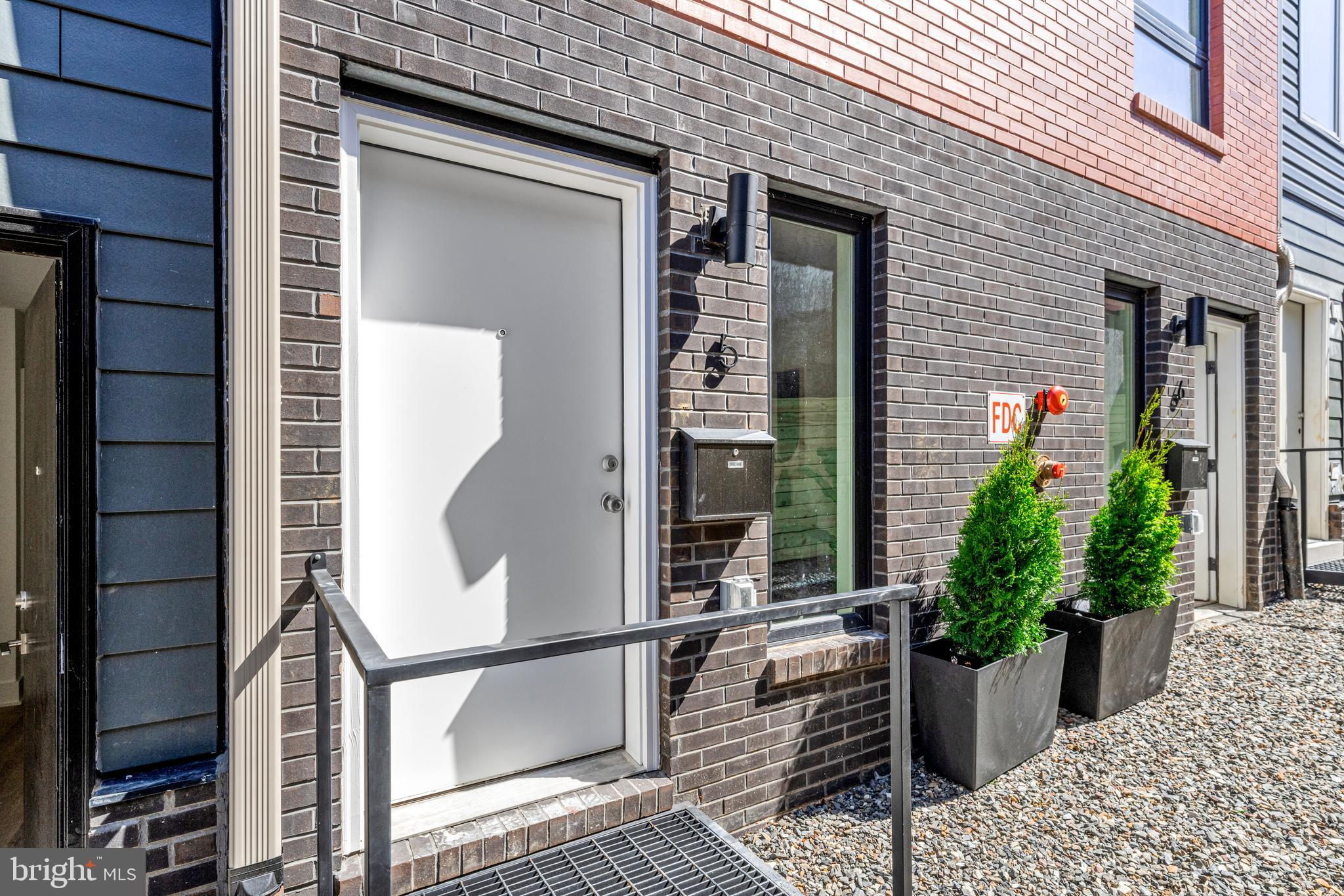 EAST FALLS - Residential Lease