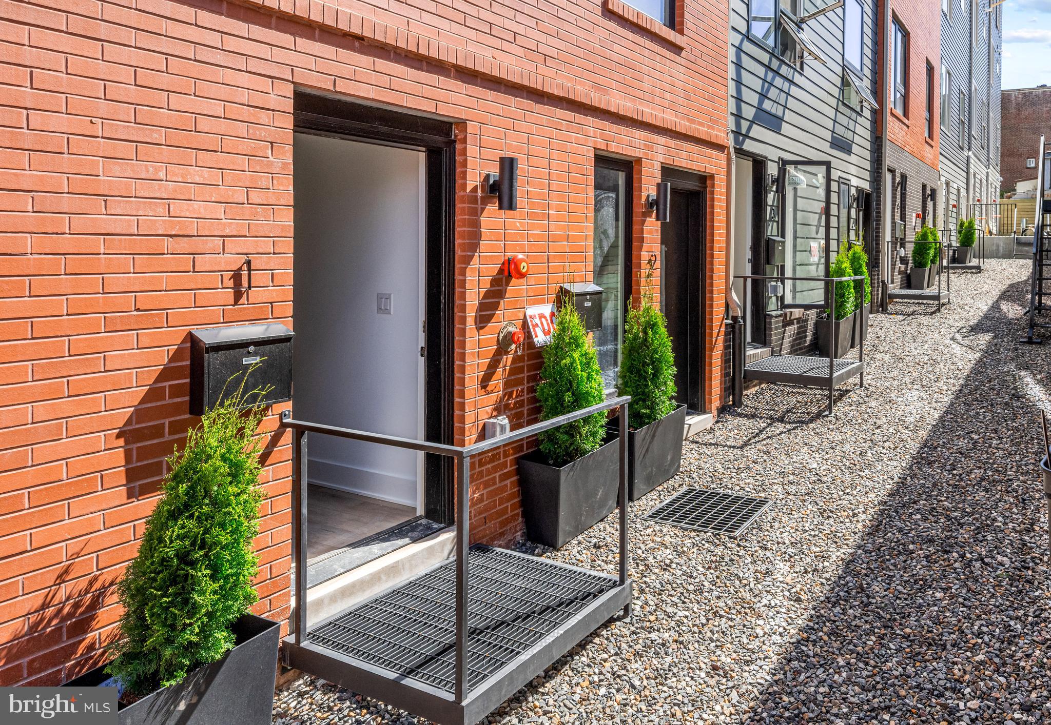 EAST FALLS - Residential Lease