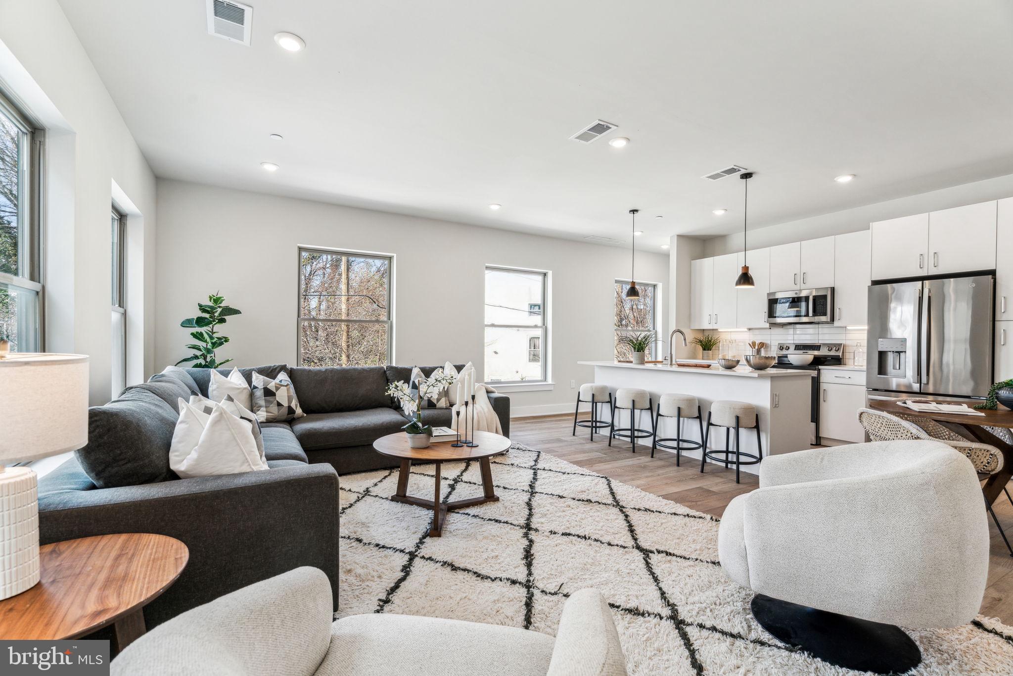 EAST FALLS - Residential Lease