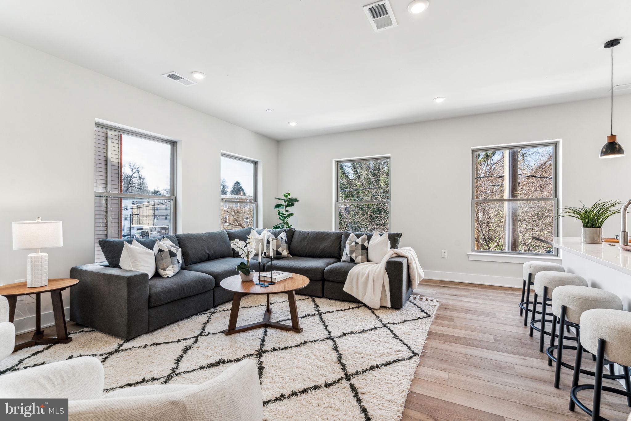 EAST FALLS - Residential Lease