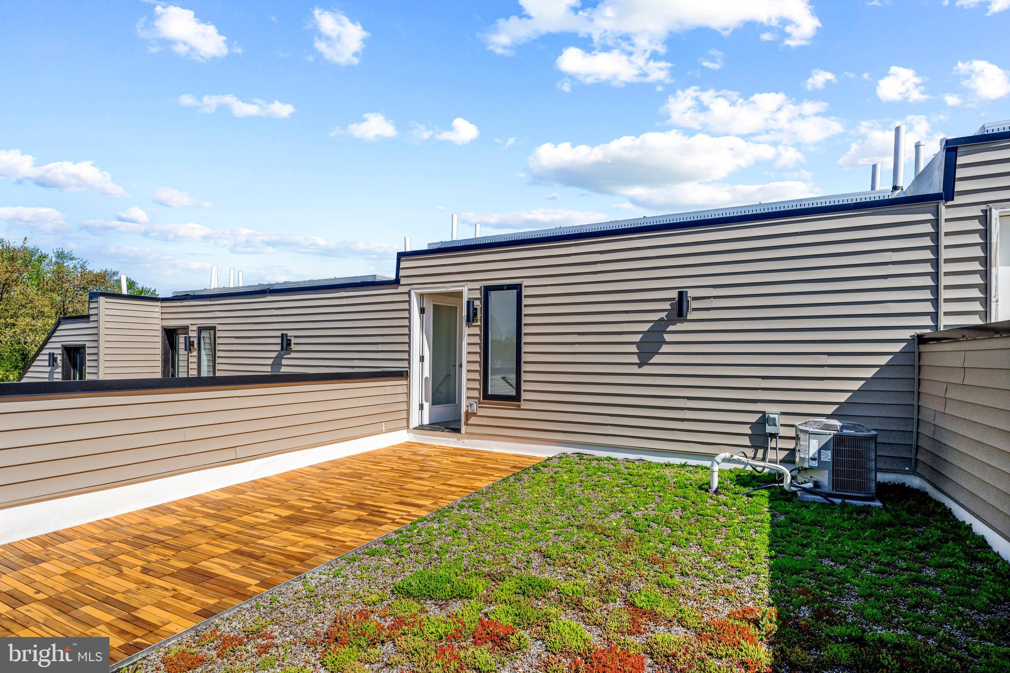 EAST FALLS - Residential Lease