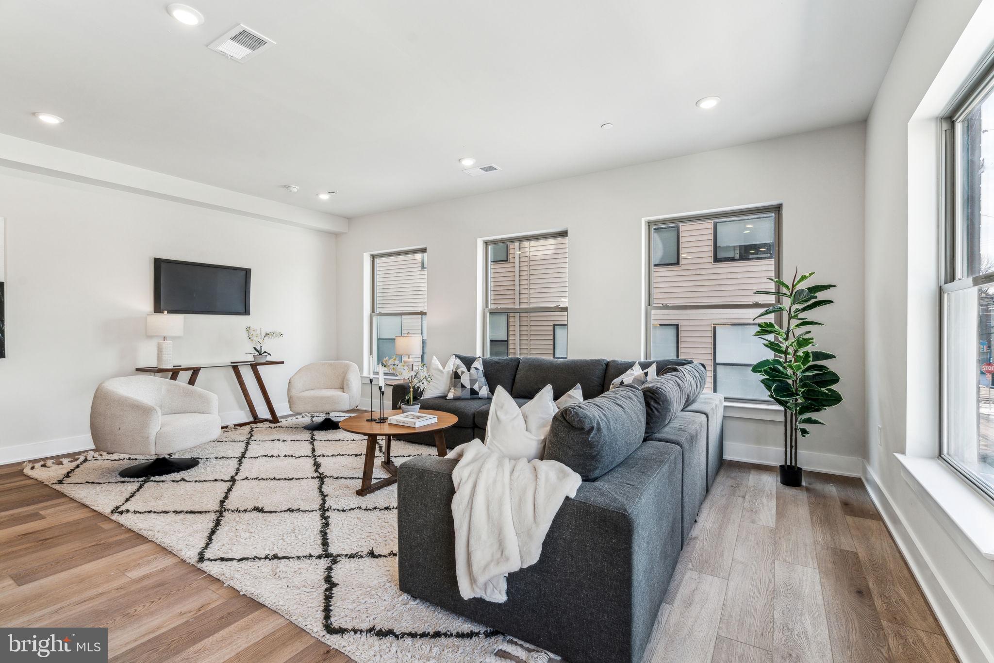 EAST FALLS - Residential Lease