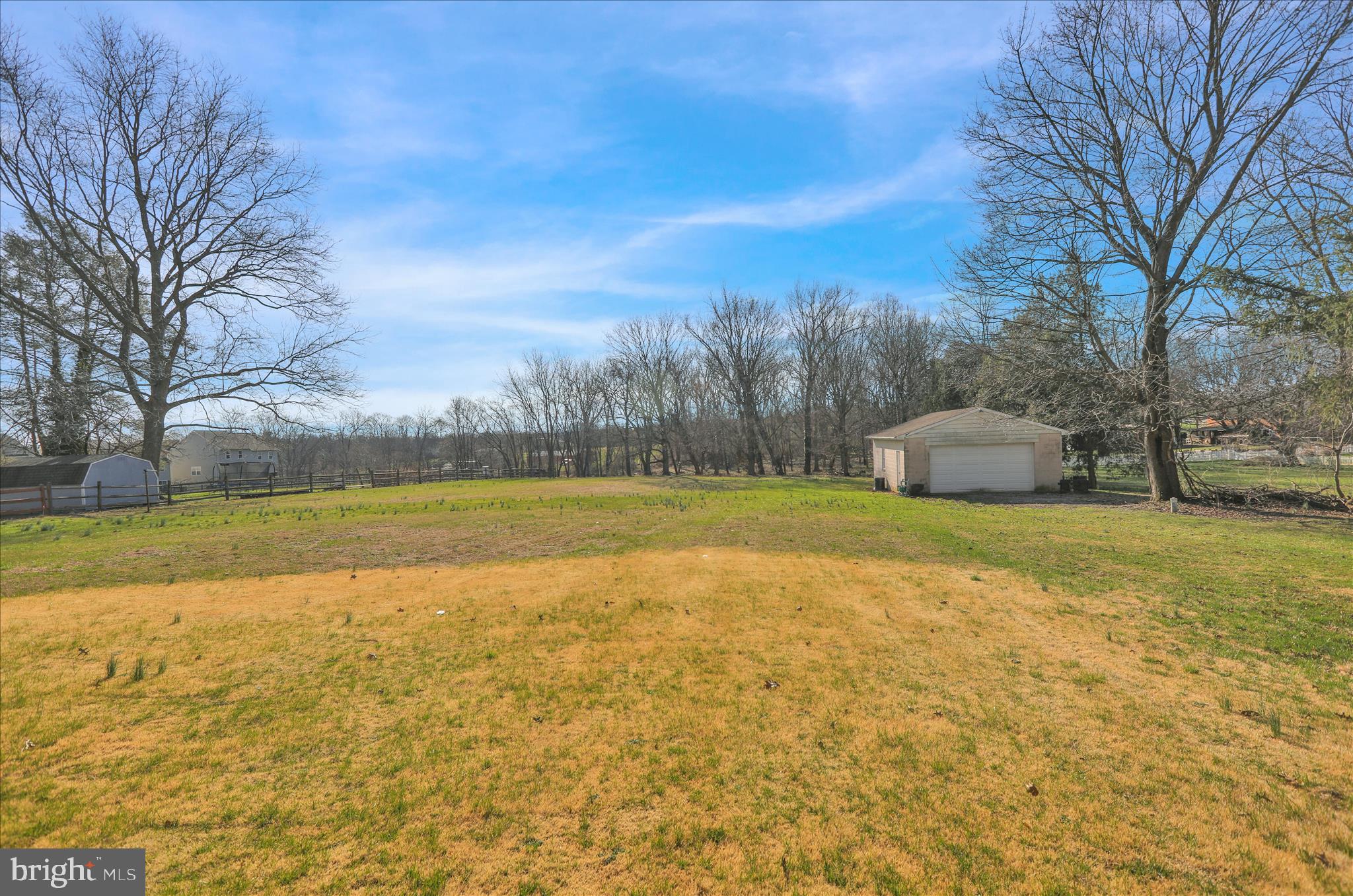 2460 HONEYSUCKLE LANE