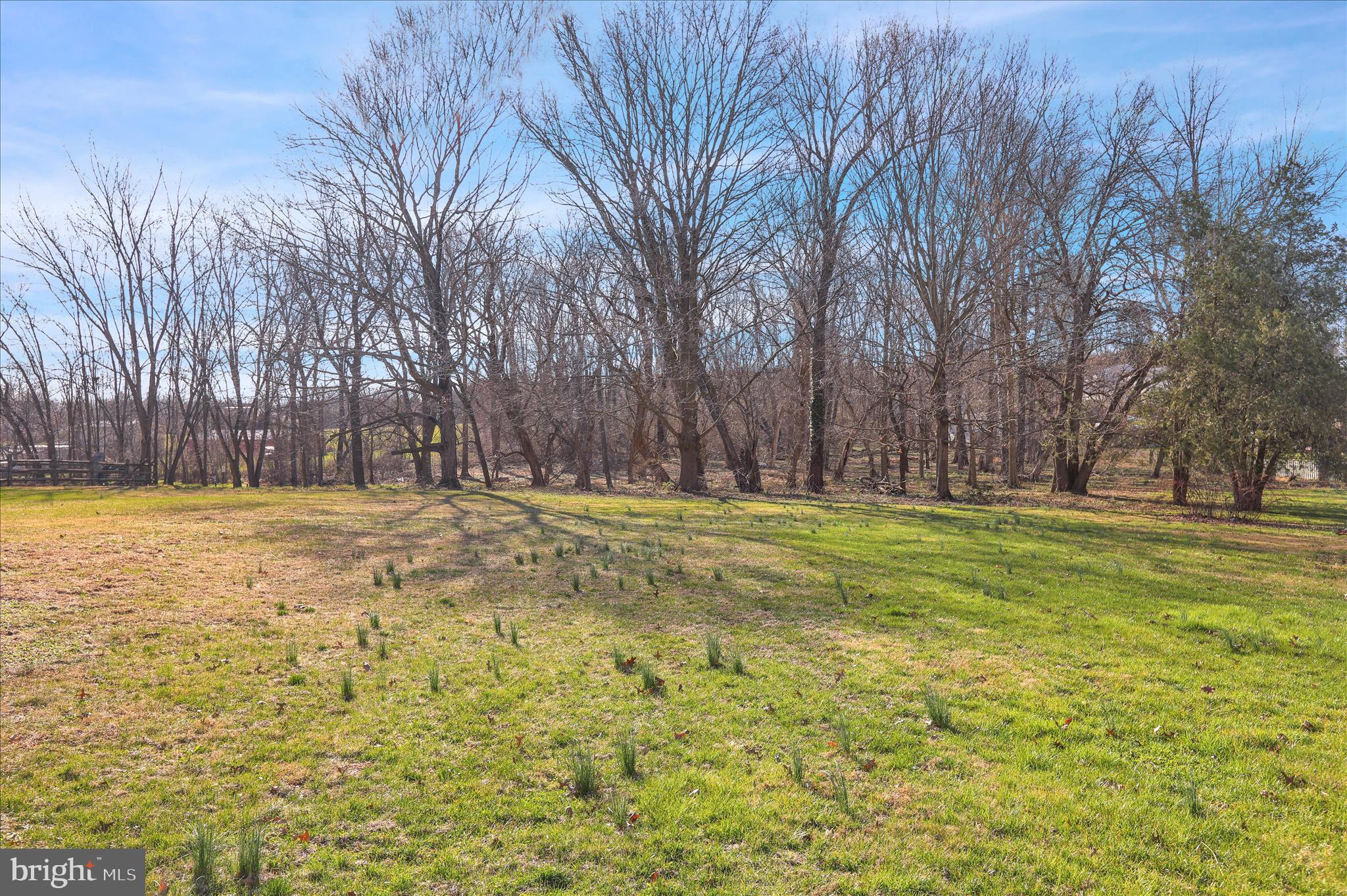 2460 HONEYSUCKLE LANE