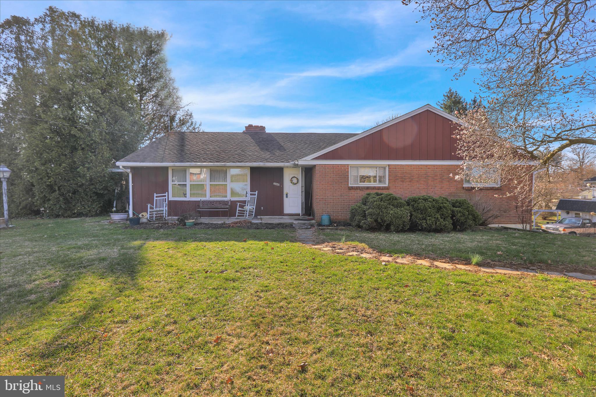 2460 HONEYSUCKLE LANE