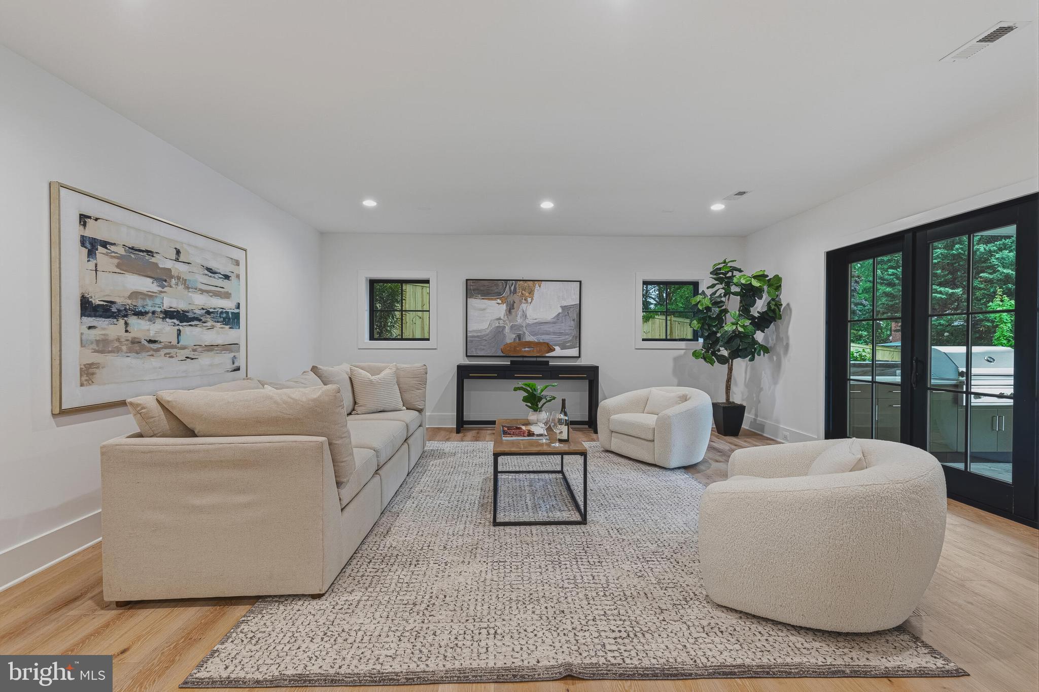 COUNTRY CLUB HILLS - Residential