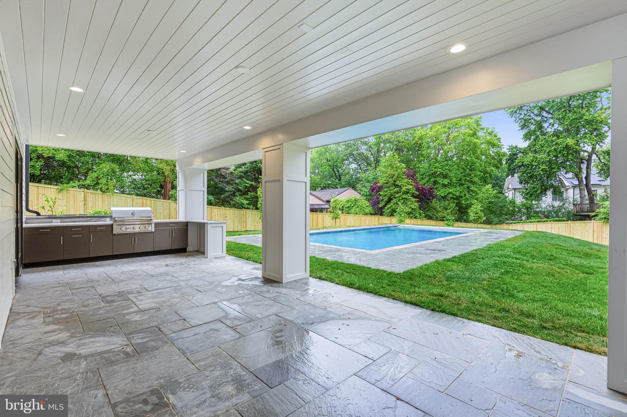 COUNTRY CLUB HILLS - Residential