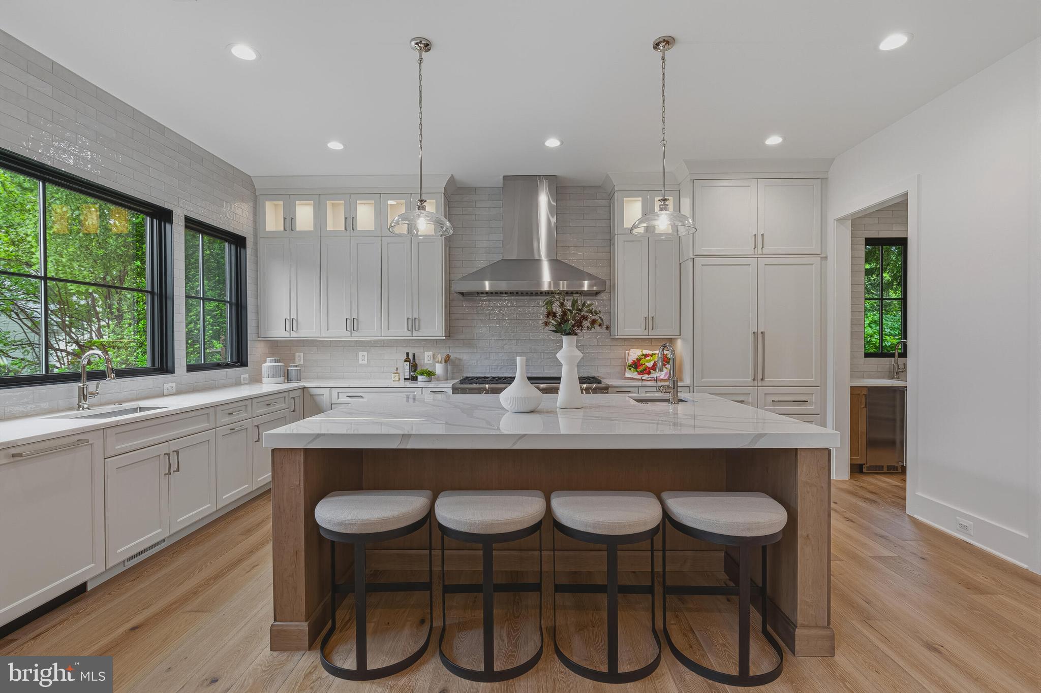 COUNTRY CLUB HILLS - Residential