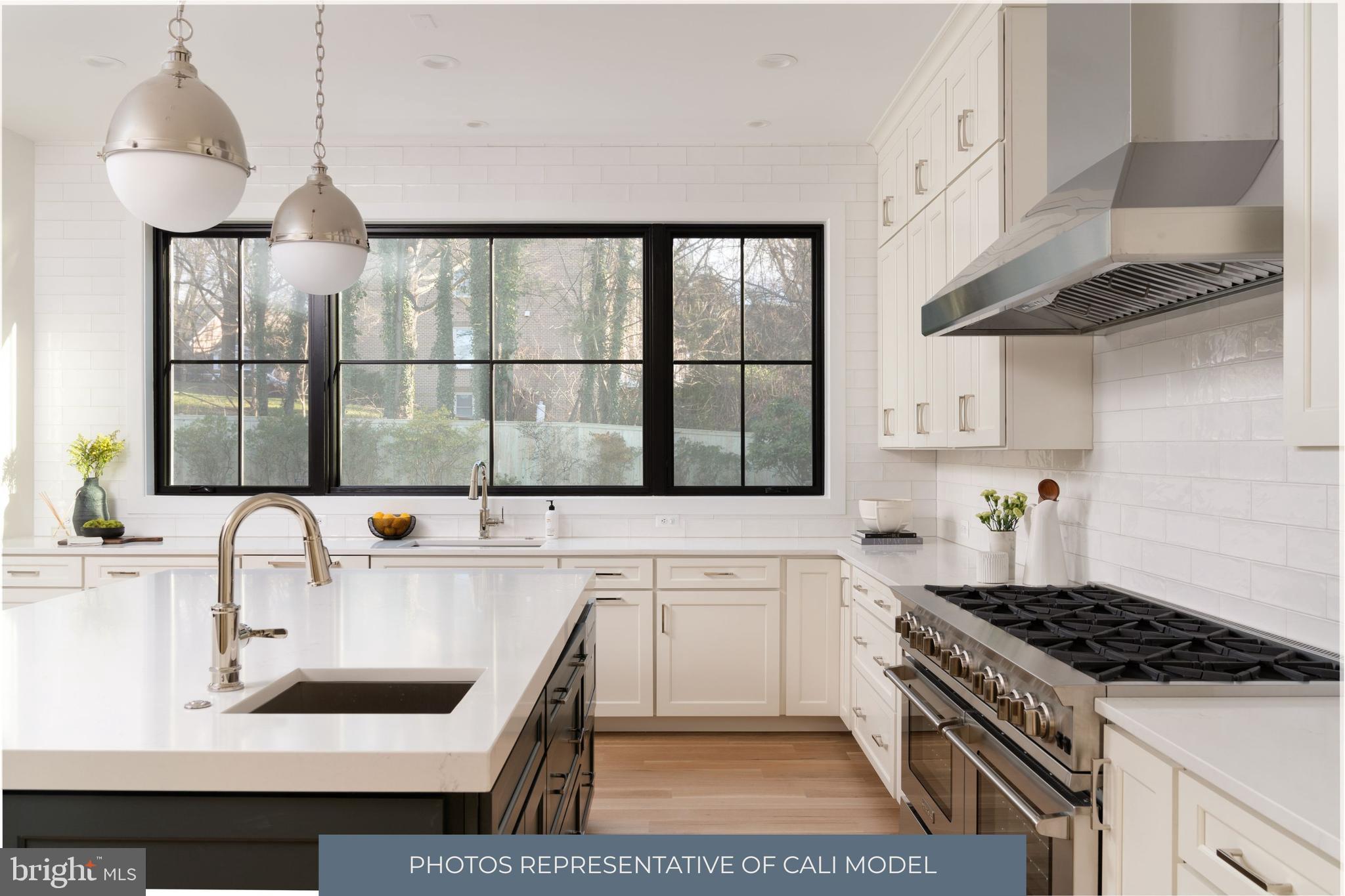 COUNTRY CLUB HILLS - Residential