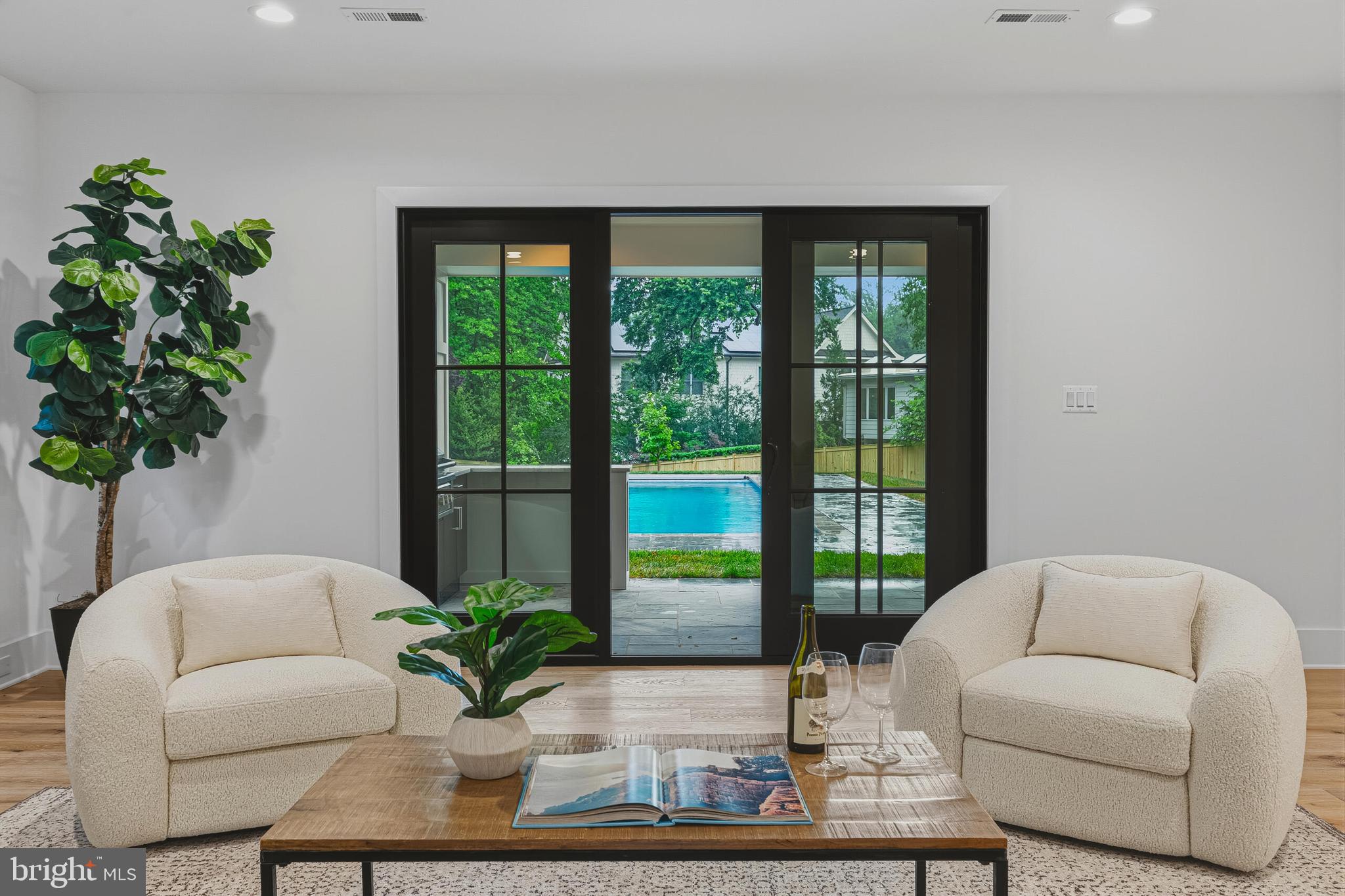 COUNTRY CLUB HILLS - Residential