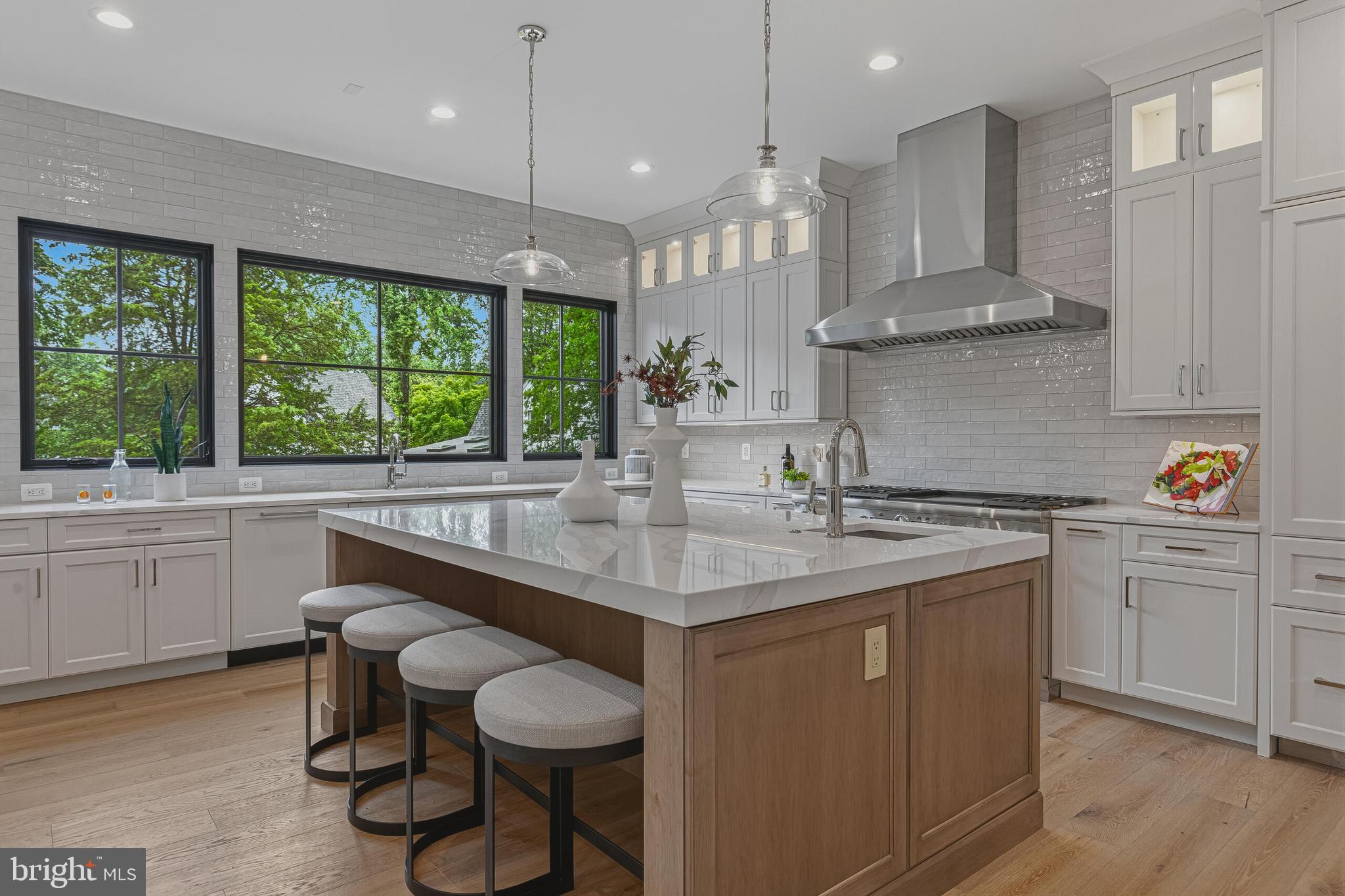 COUNTRY CLUB HILLS - Residential