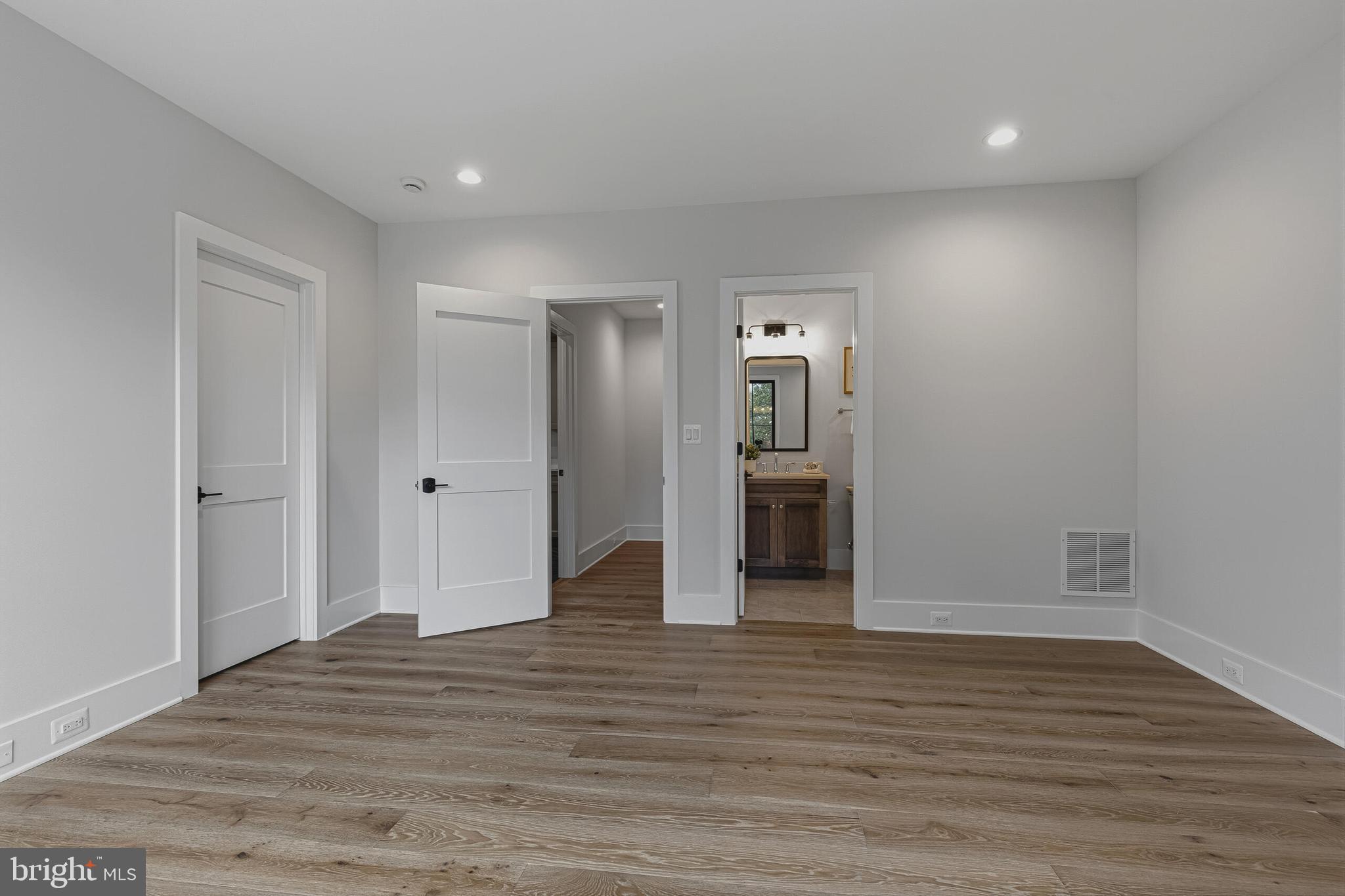 COUNTRY CLUB HILLS - Residential