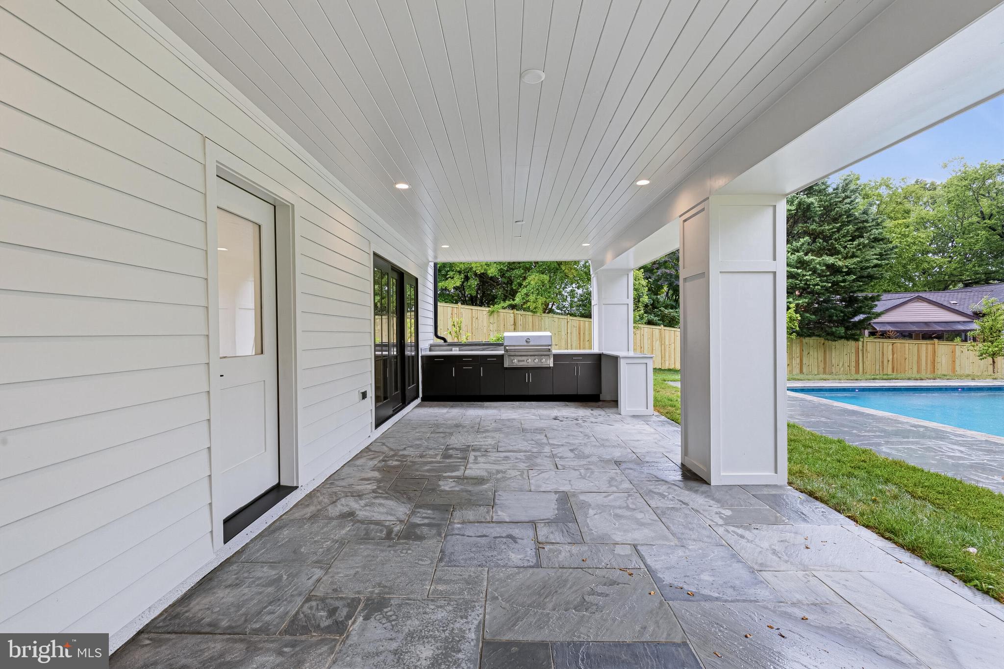 COUNTRY CLUB HILLS - Residential