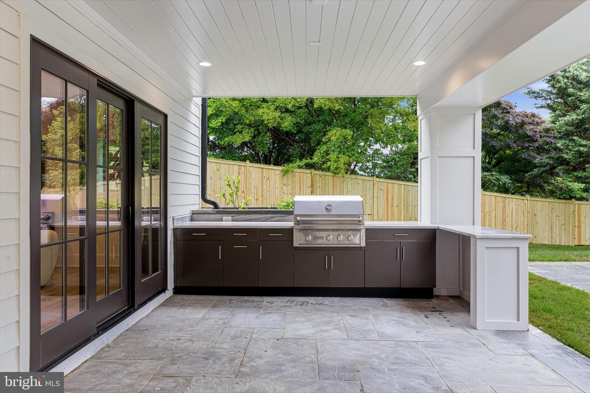 COUNTRY CLUB HILLS - Residential
