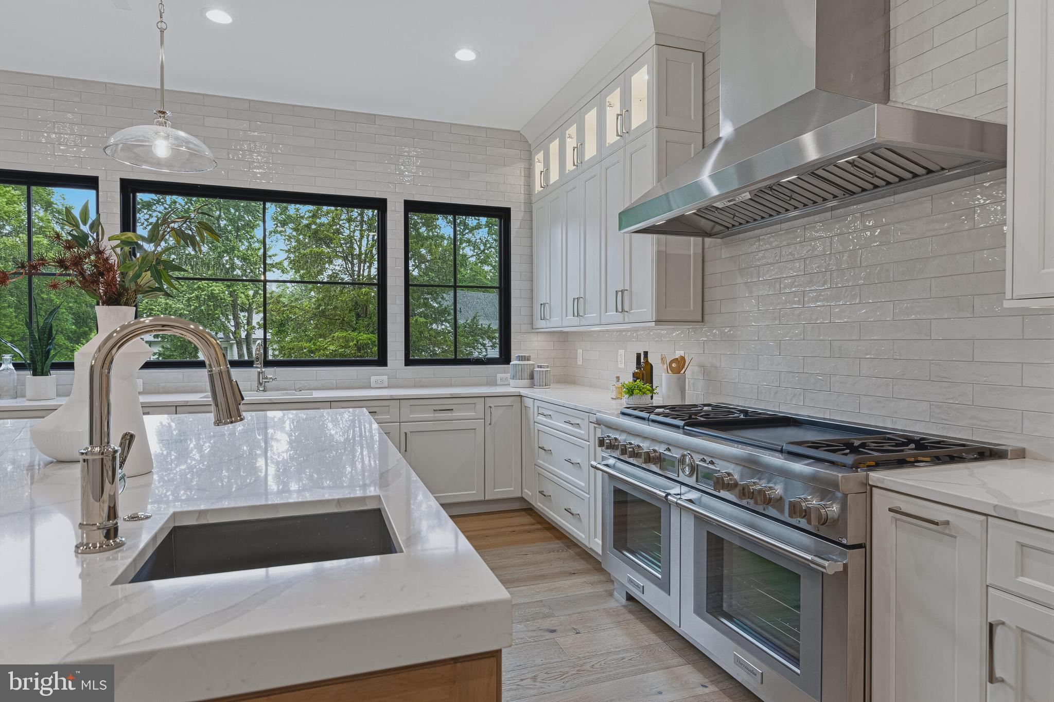 COUNTRY CLUB HILLS - Residential