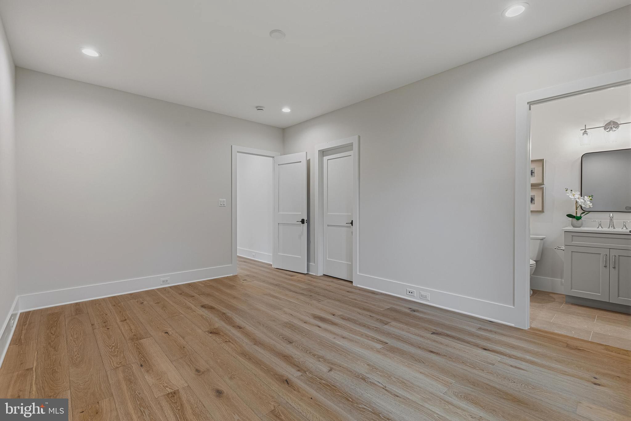 COUNTRY CLUB HILLS - Residential