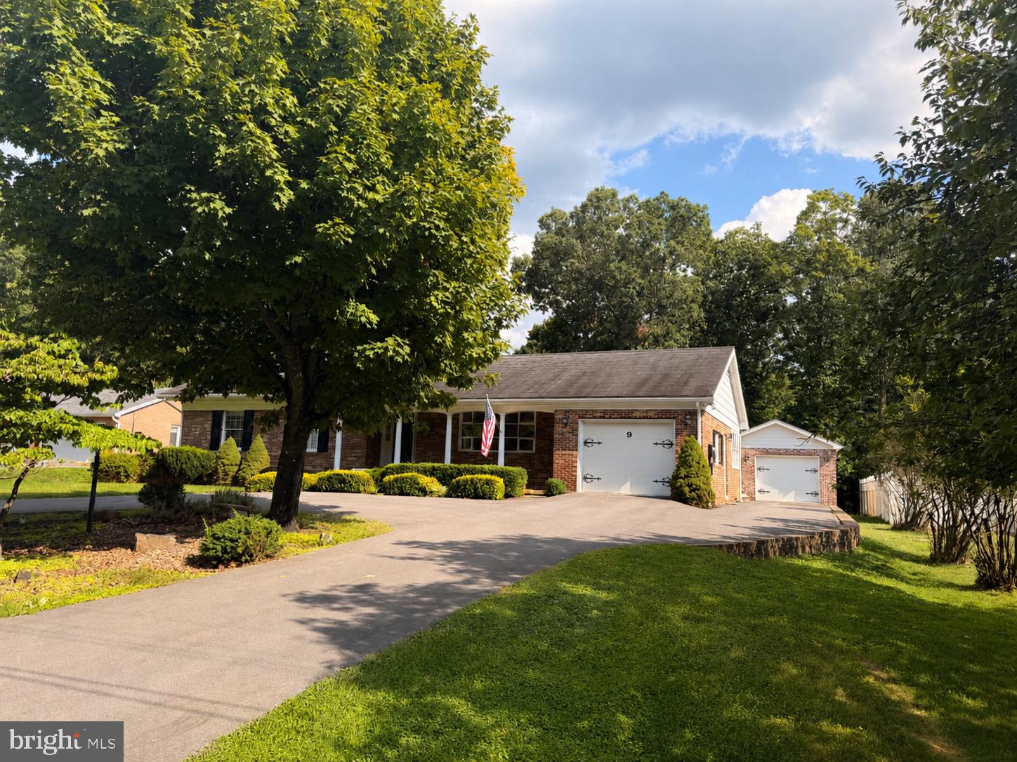 9 FOREST DRIVE