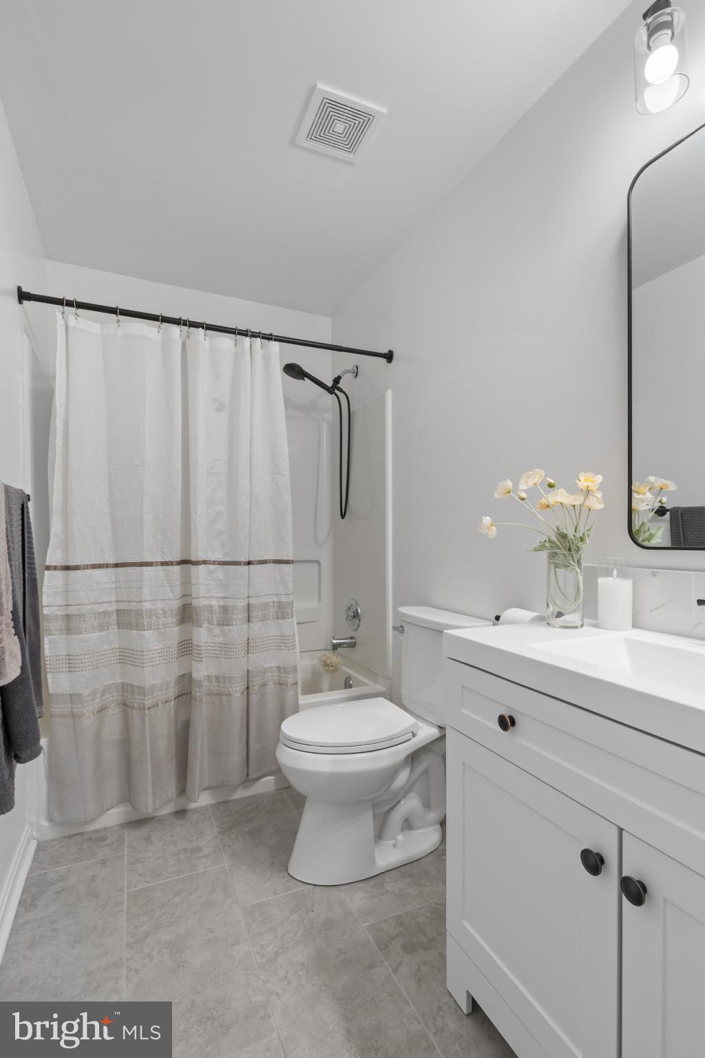 THOMPSON CREEK CONDOS - Residential