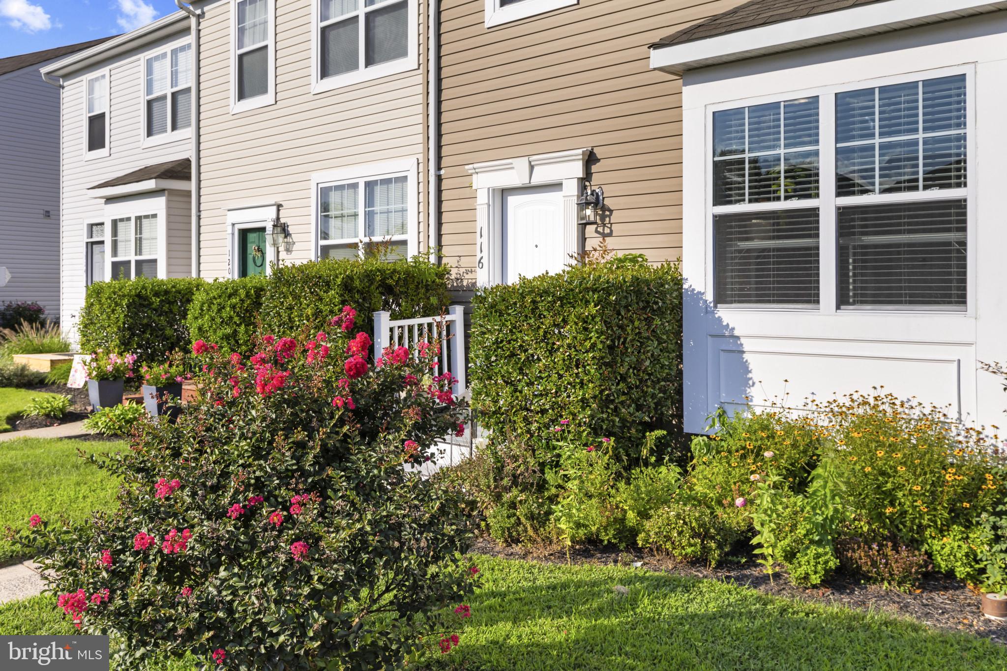 THOMPSON CREEK CONDOS - Residential