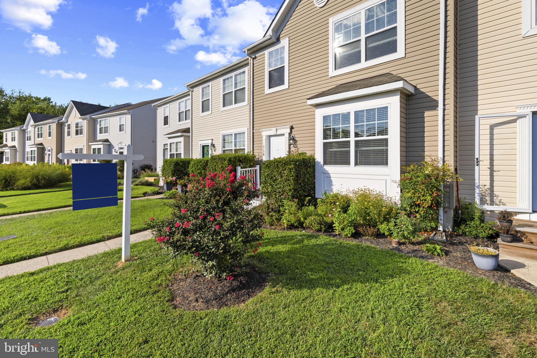 THOMPSON CREEK CONDOS - Residential