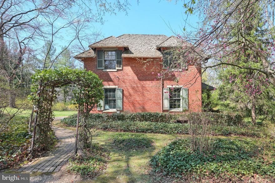 Investor Special in Desirable Wyndham Hills! Opportunity knocks with this 3-bedroom, 1.5-bath home located in the sought-after York Suburban School District. Sitting on a beautiful and spacious .59-acre lot, this property offers endless potential for renovation or redevelopment. With natural gas to the home, as well as public water and sewer available, the essentials are in place. The home is in need of repairs and updates, making it an ideal project for flippers, investors, or anyone looking to bring their vision to life in a prime location. Enjoy the charm and prestige of the Wyndham Hills neighborhood while creating value in a property that just needs the right touch. Don’t miss this chance to invest in one of York County’s most desirable communities!